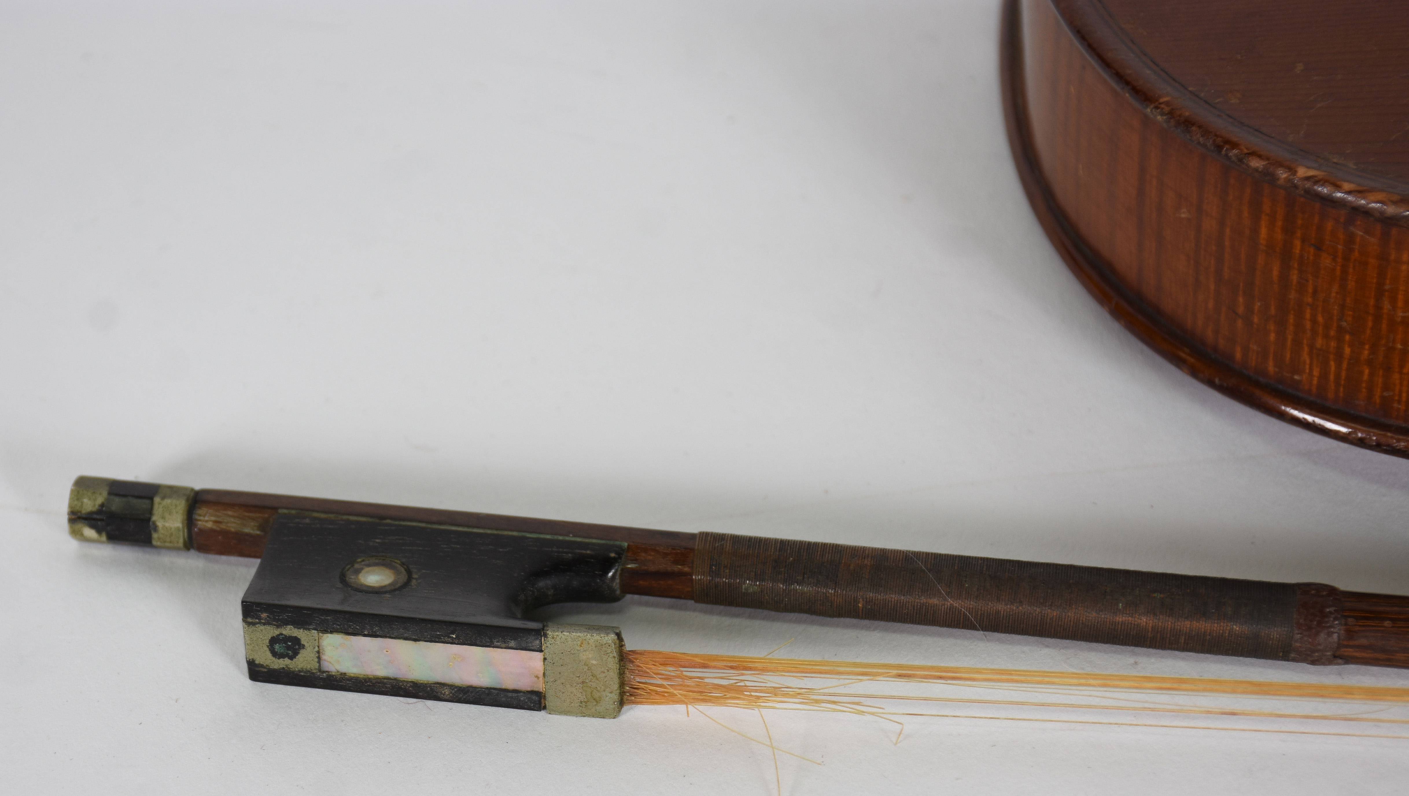 Violino modelo Antonius Stradivarius . (No Estado, faltando cordas e... - foto 3 de 8