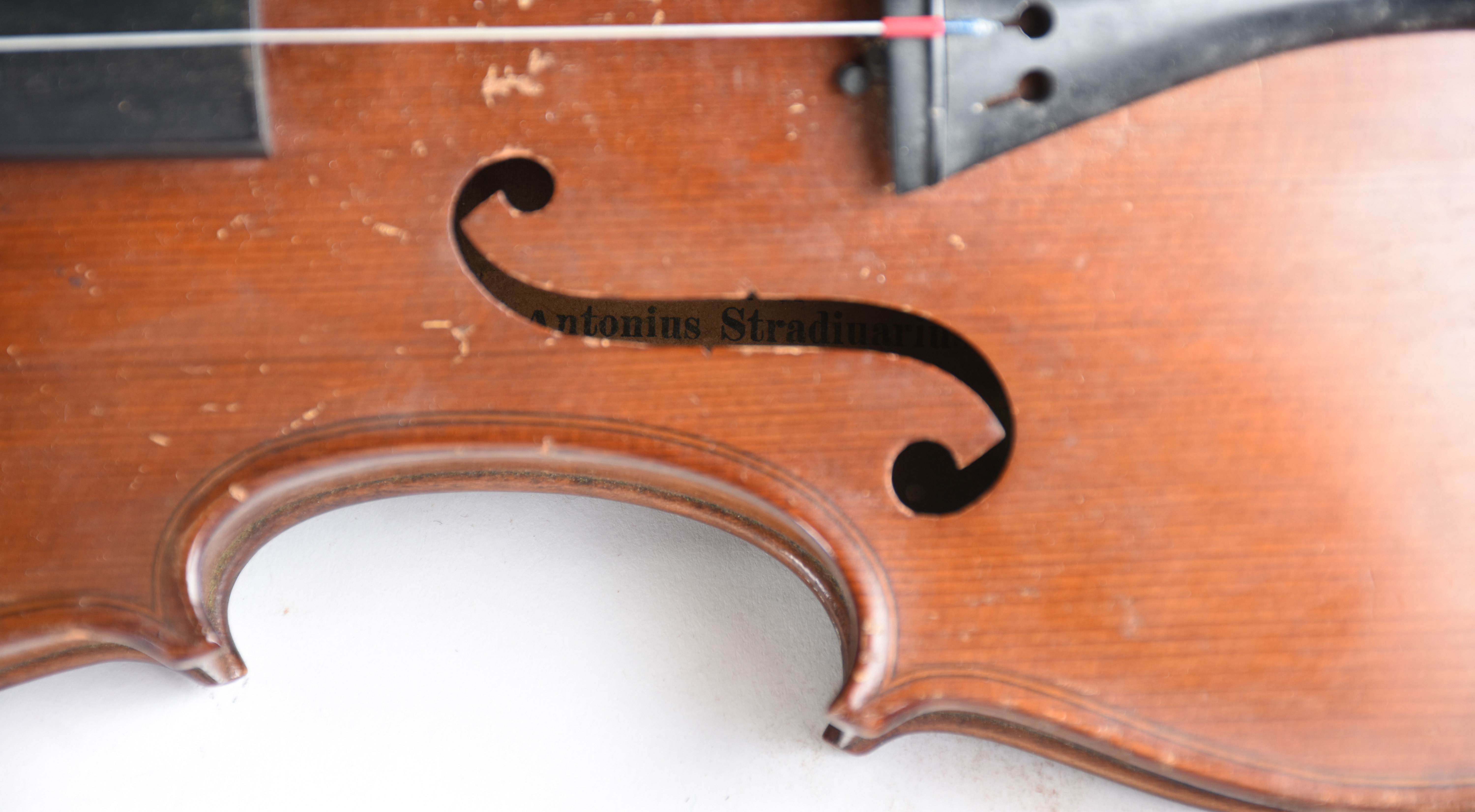 Violino modelo Antonius Stradivarius . (No Estado, faltando cordas e... - foto 6 de 8