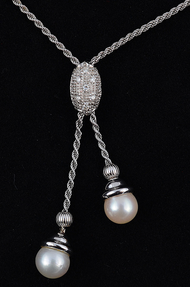 Colar italiano de ouro branco com pingentes de pérolas e detalhes em... - foto 1 de 2