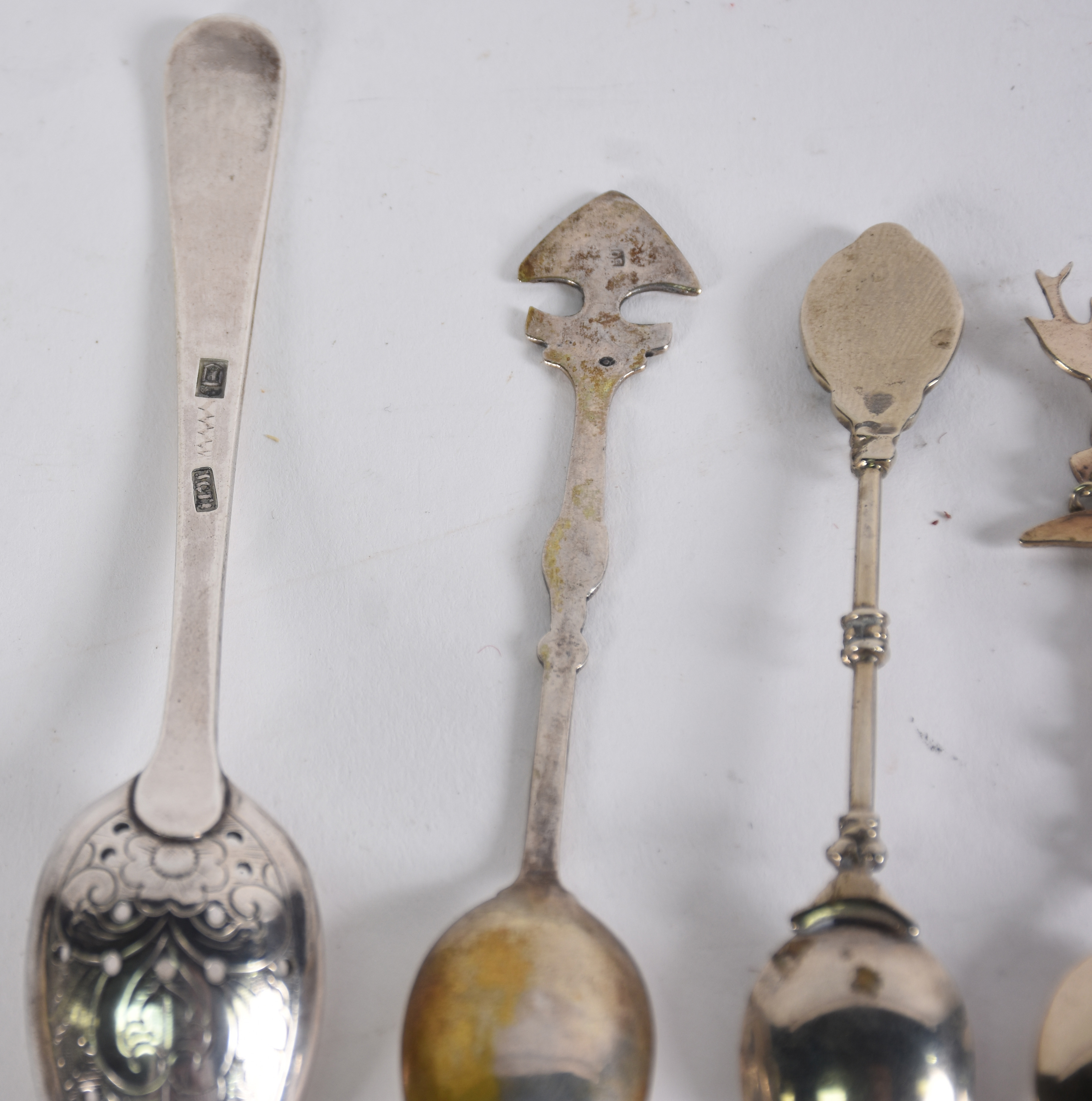 Diversas peças de metal, sendo 19 colherinhas de viagem e floreira... - foto 7 de 8