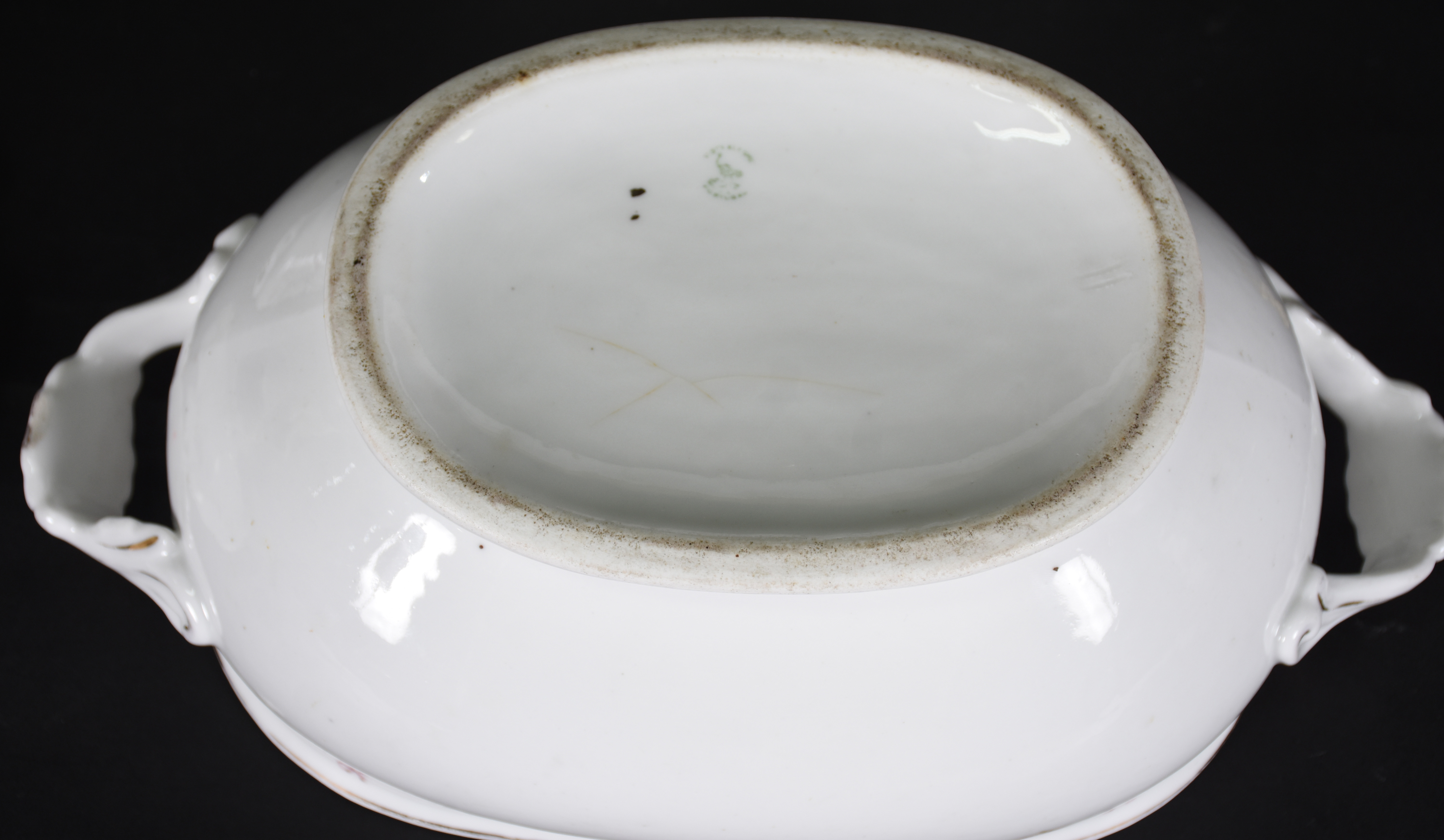 Três sopeiras de porcelana Vista alegre com tampa. - foto 3 de 4