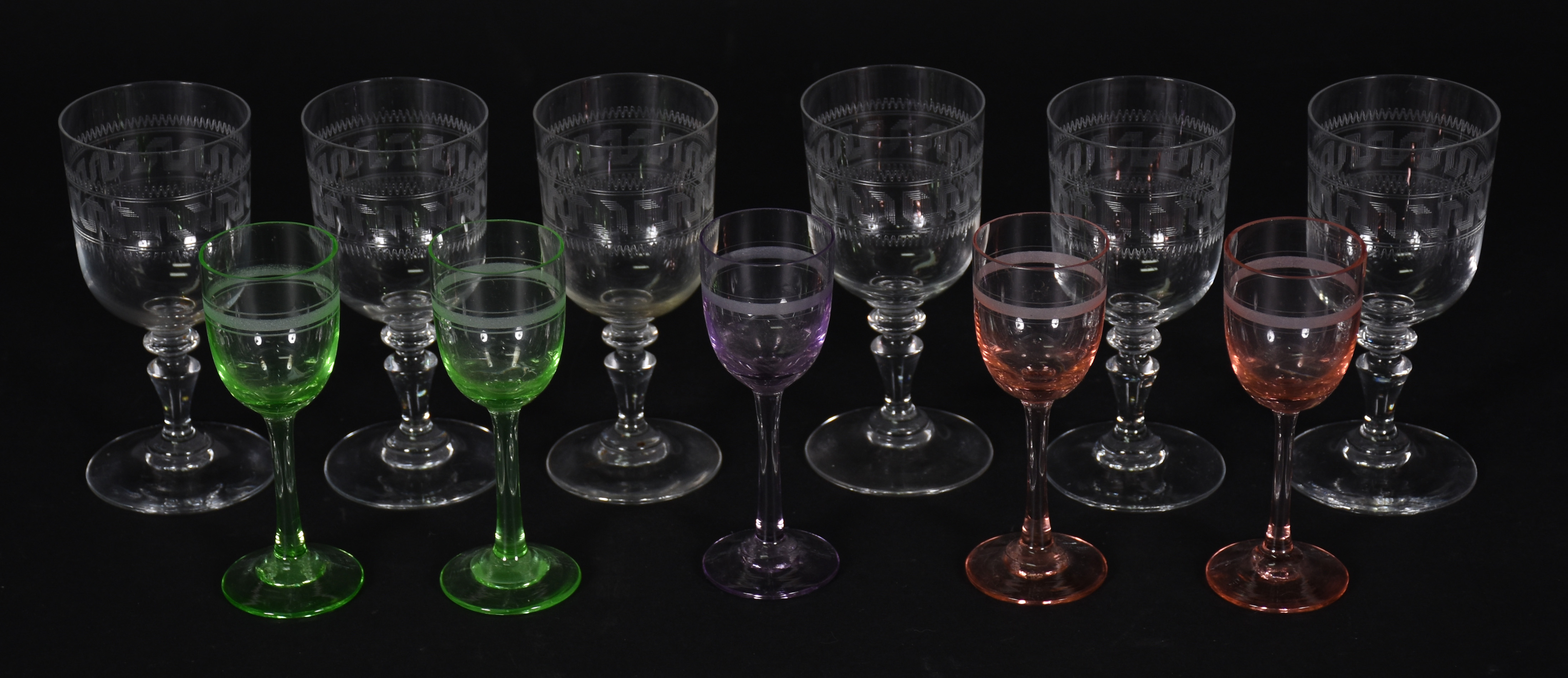 Onze taças de cristal europeu lavrado, sendo: seis para vinho tinto e... - foto 1 de 3