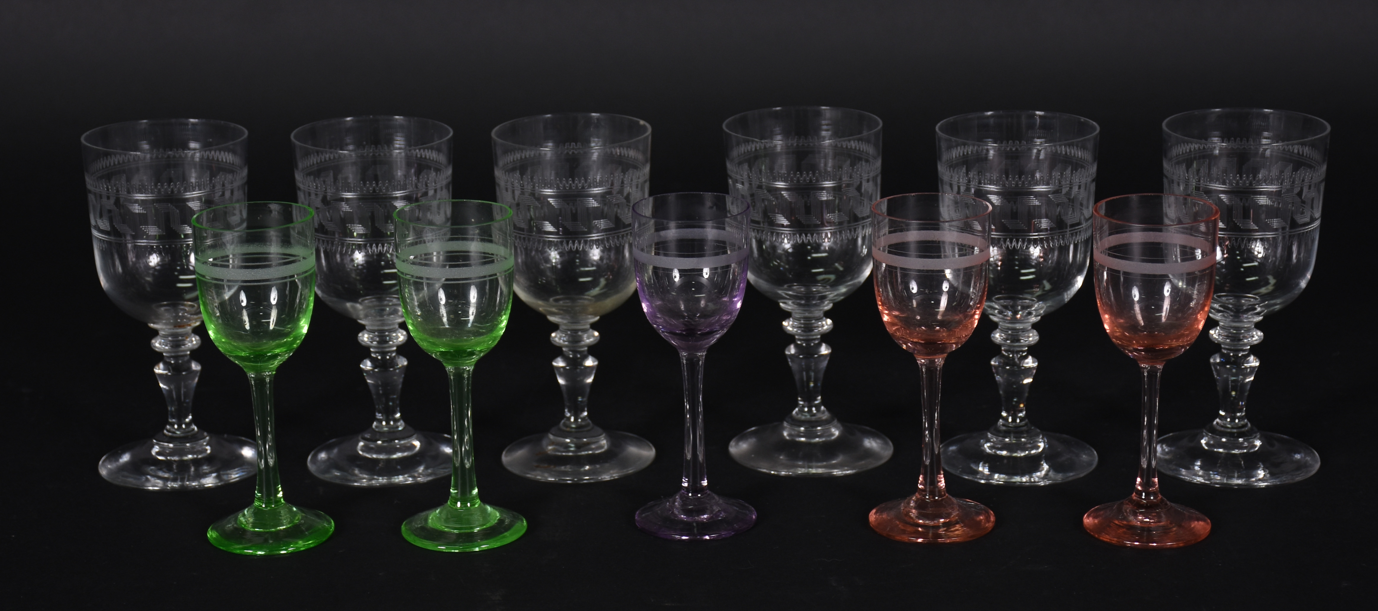 Onze taças de cristal europeu lavrado, sendo: seis para vinho tinto e... - foto 2 de 3