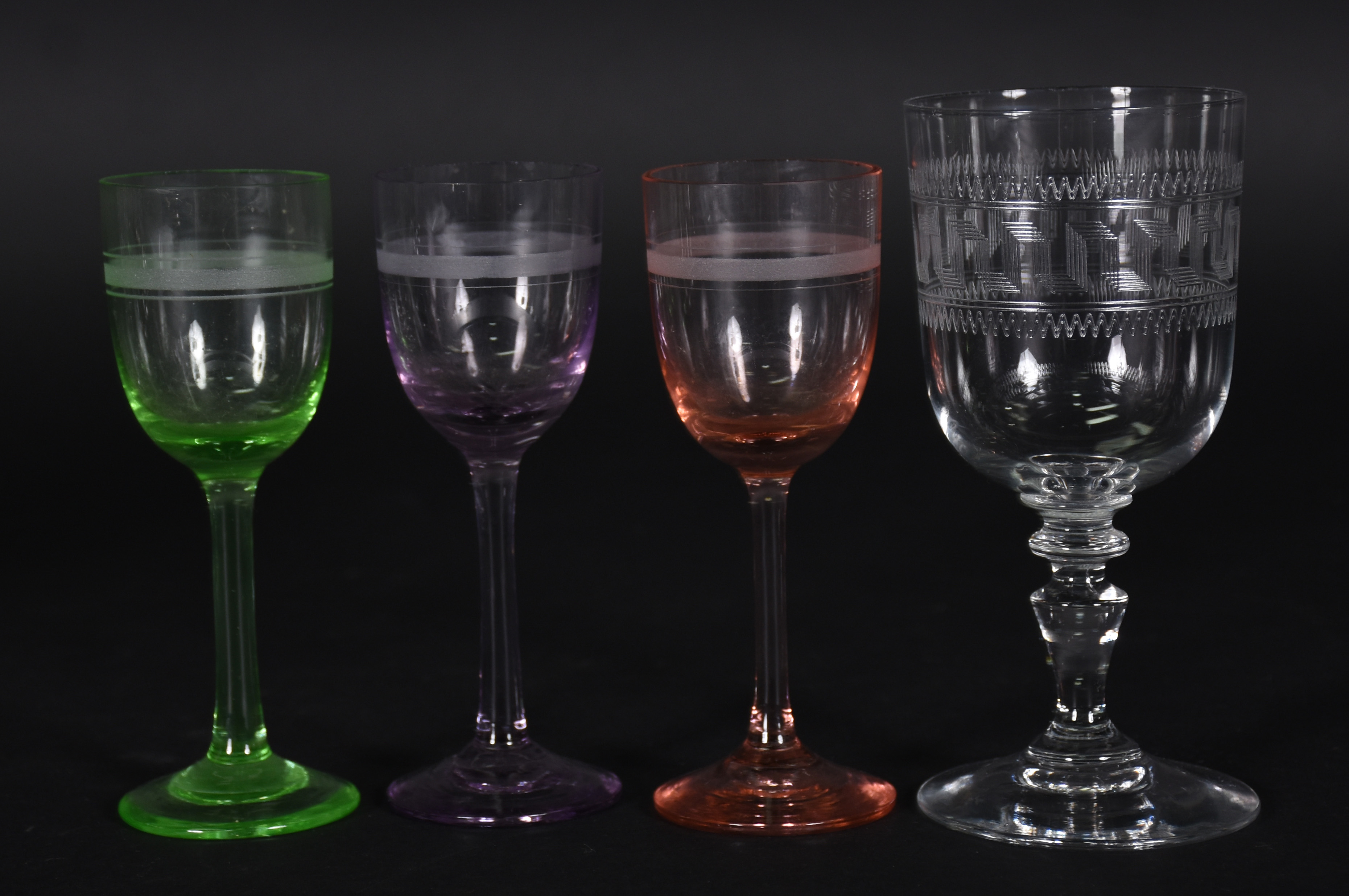 Onze taças de cristal europeu lavrado, sendo: seis para vinho tinto e... - foto 3 de 3