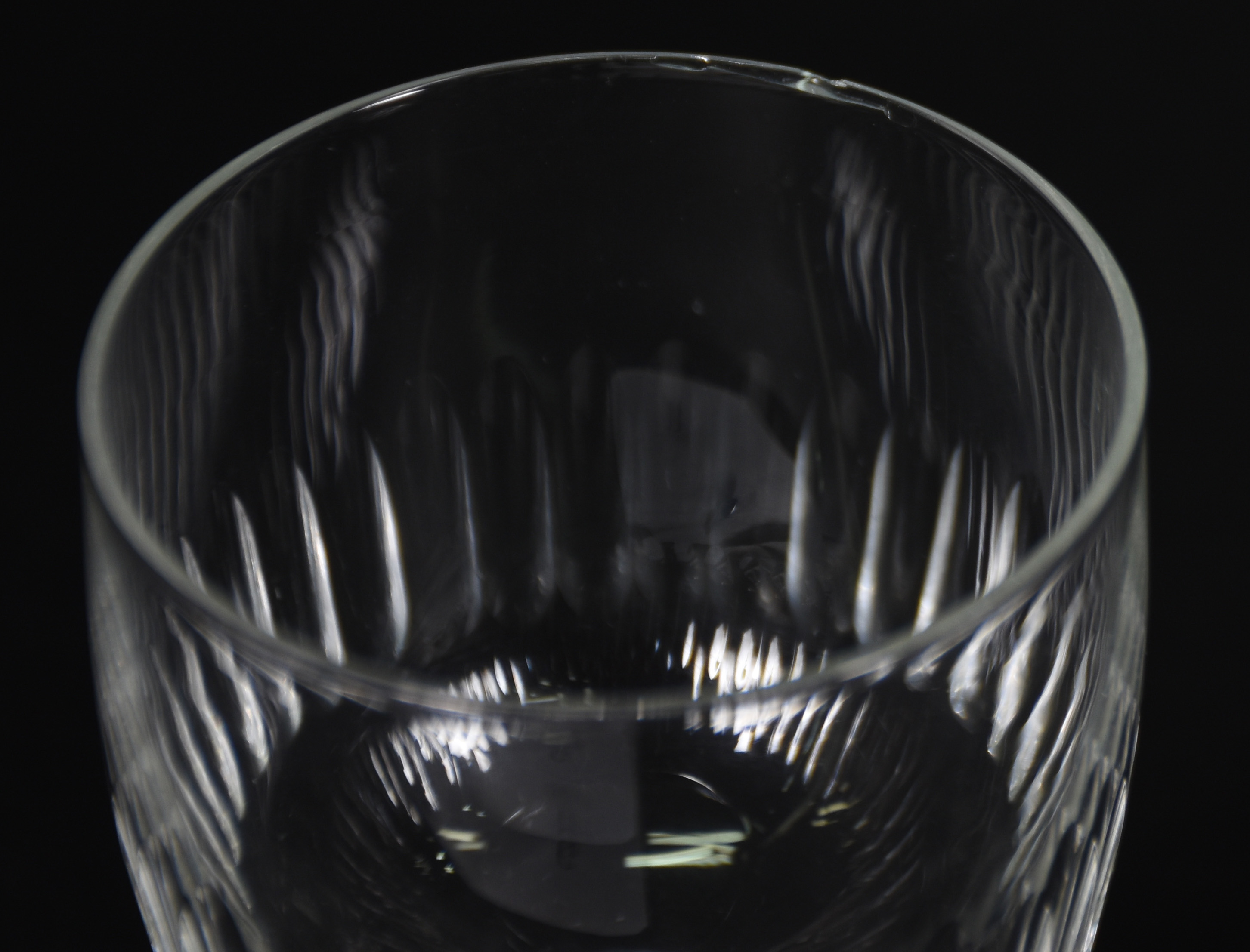 Oito cálices para vinho do Porto de cristal gomado. - foto 5 de 5