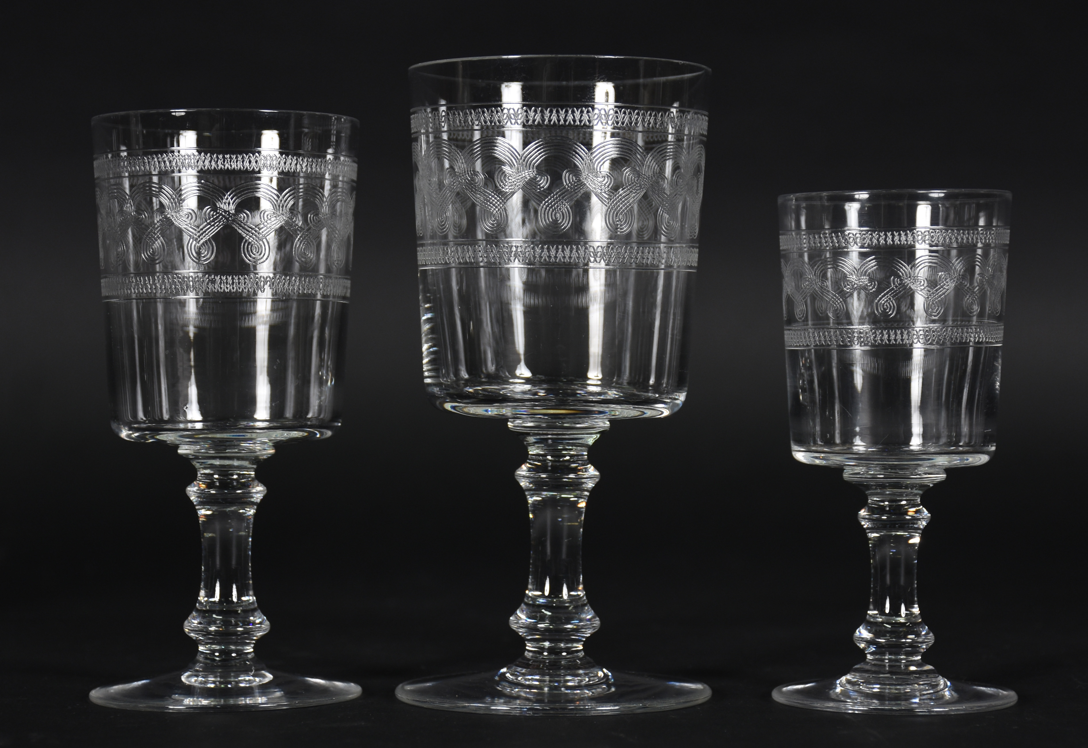 Serviço de cristal : 12 para água; 9 vinho tinto; 7 vinho branco... - foto 2 de 4