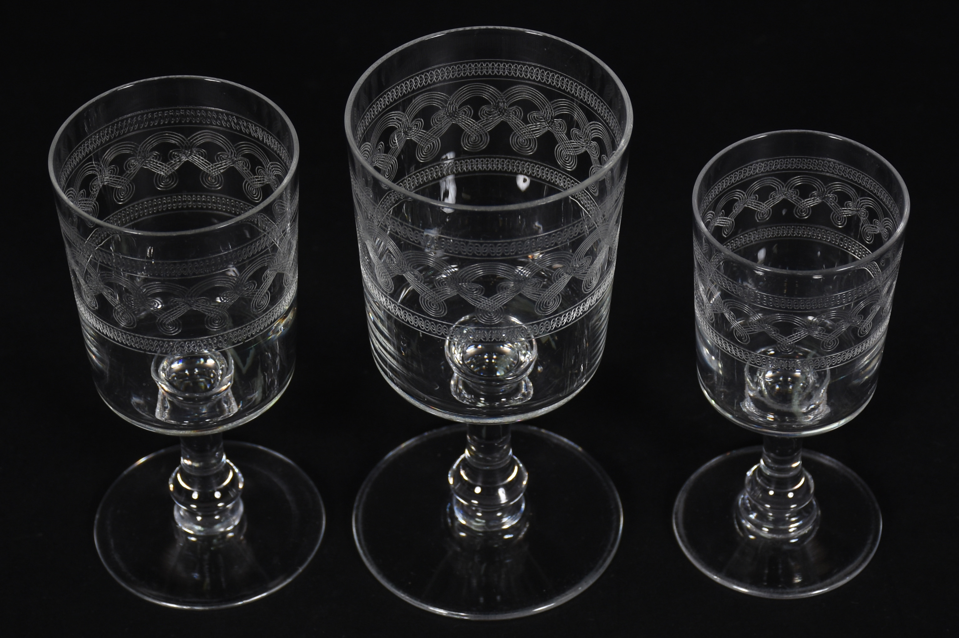 Serviço de cristal : 12 para água; 9 vinho tinto; 7 vinho branco... - foto 3 de 4