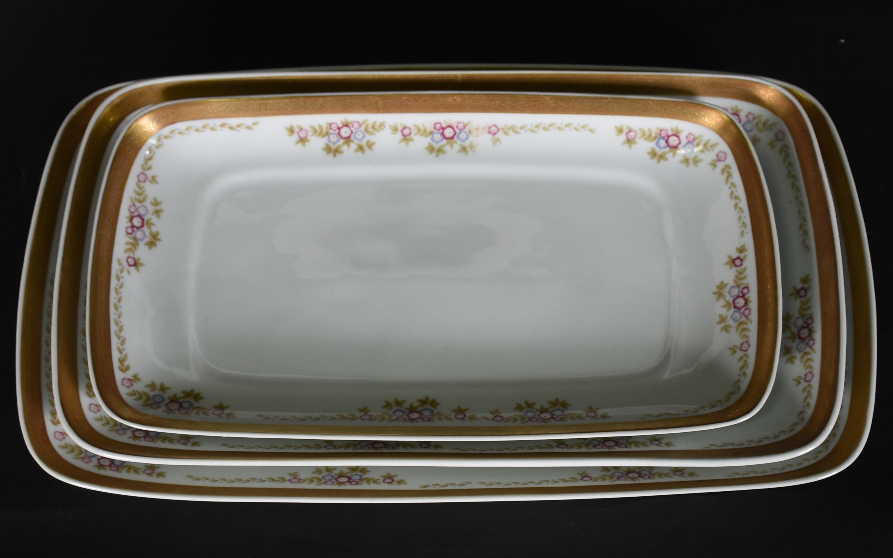 Aparelho de jantar de porcelana Schimidt, composto de 24 pratos... - foto 4 de 7