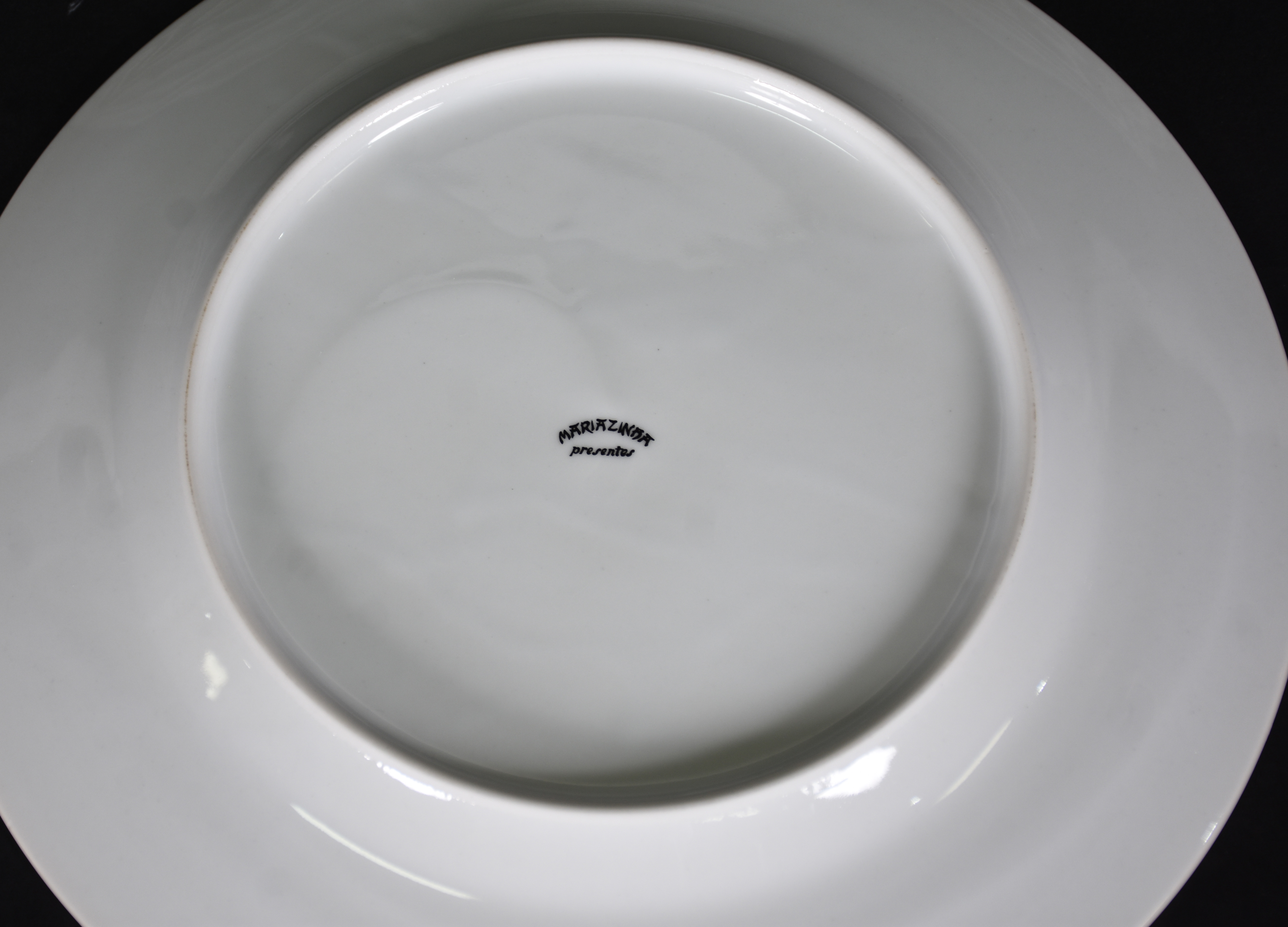 Aparelho de jantar de porcelana Schimidt, composto de 24 pratos... - foto 7 de 7