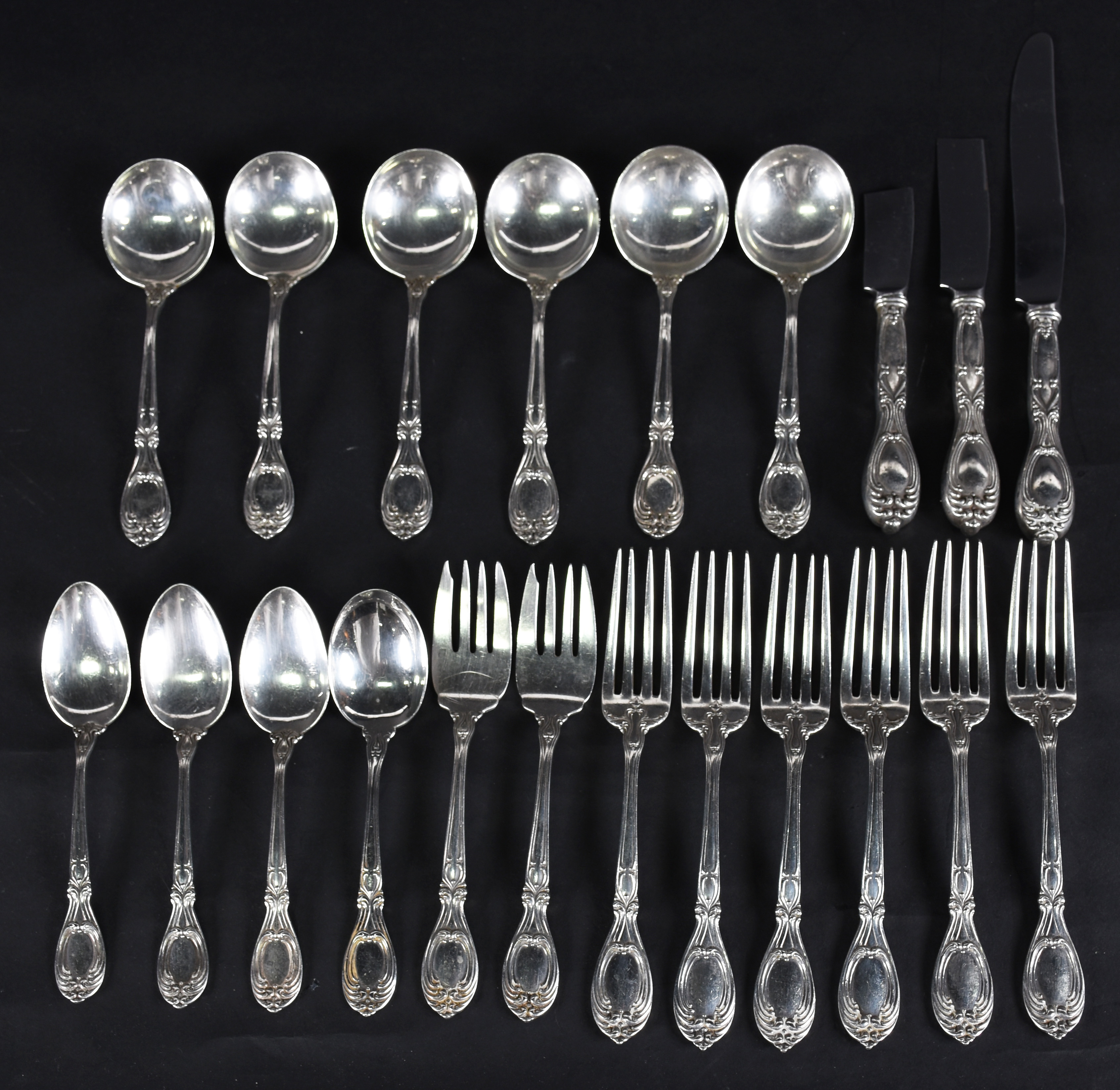 Conjunto de talheres de prata Sterling, composto de 21 peças. Peso... - foto 1 de 4