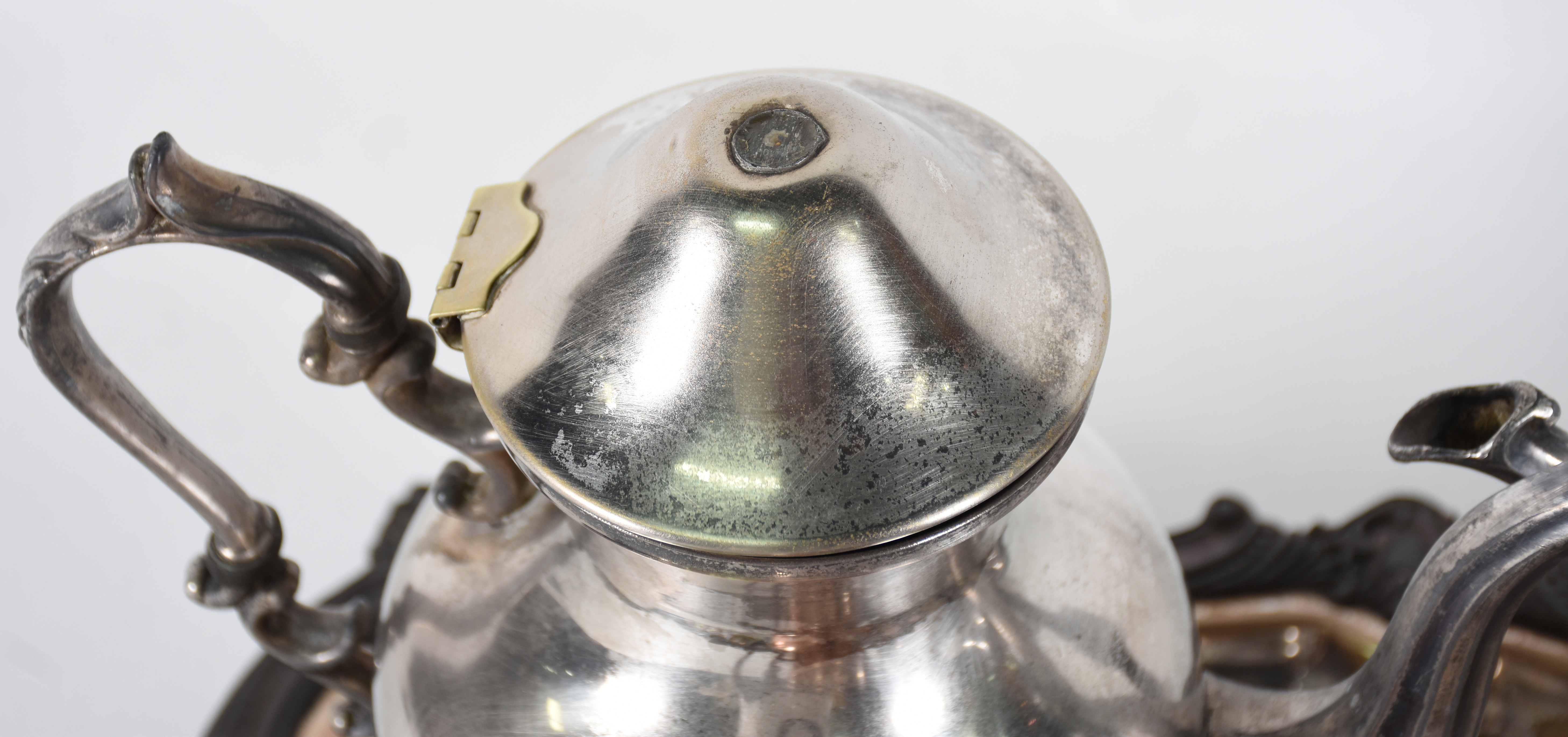 Baixela para chá e café: 2 bules, leiteira , açucareiro e bandeja... - foto 3 de 6
