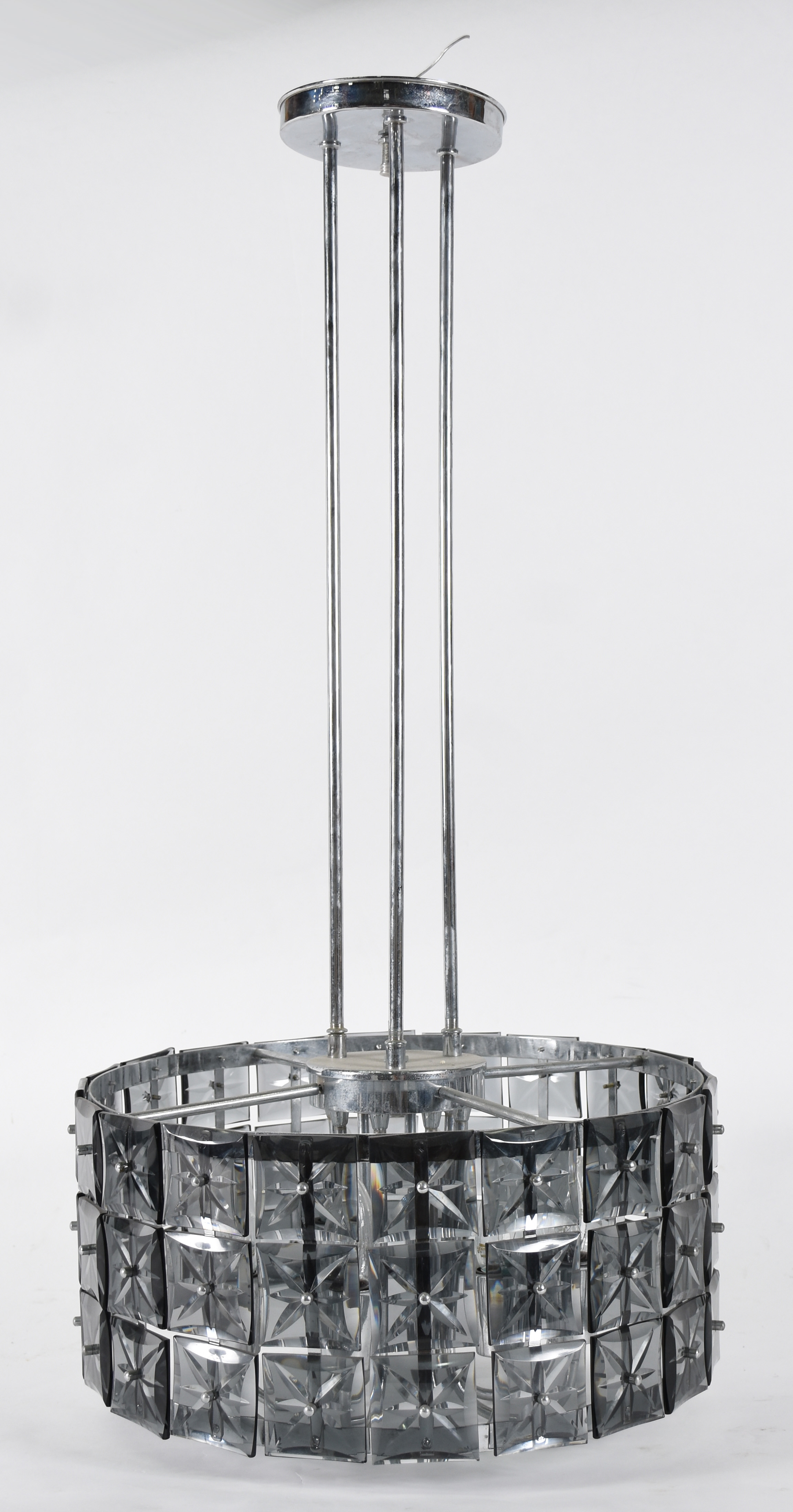 Lustre de metal com placas de vidro fumê. - foto 1 de 3