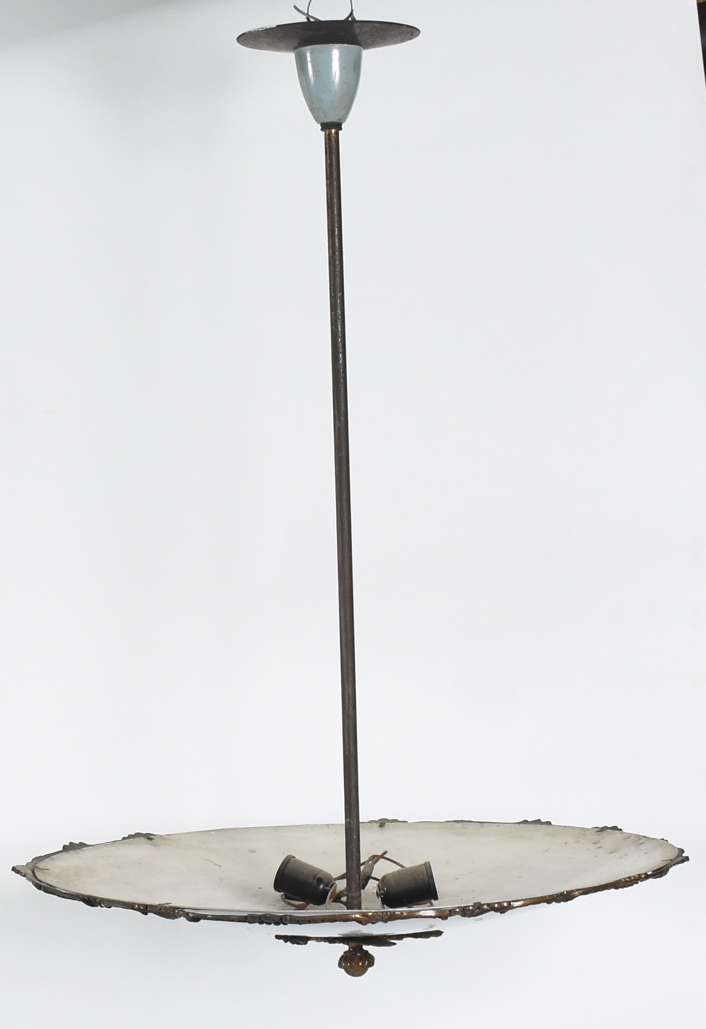 Lustre plafonier com vidro e metal. - foto 2 de 2