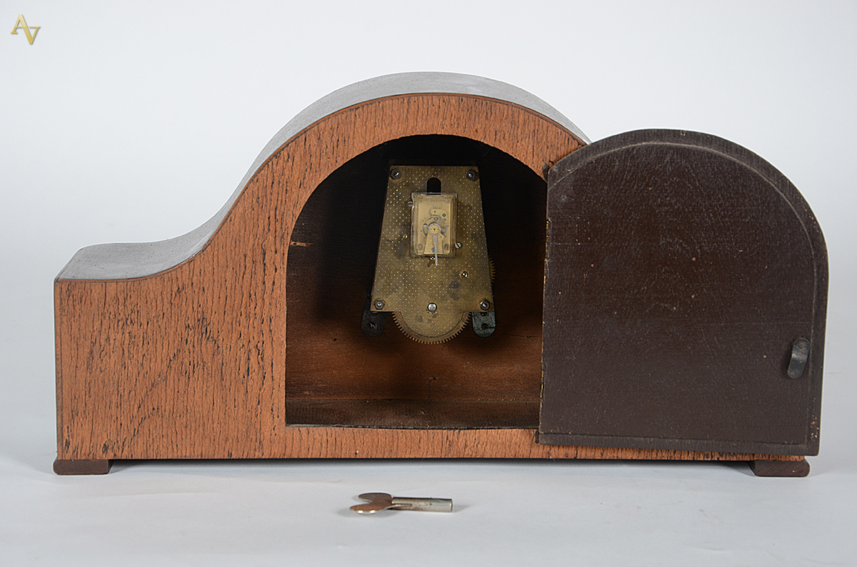 Relógio de mesa com caixa de madeira (marca na parte posterior R.A.)... - foto 2 de 3