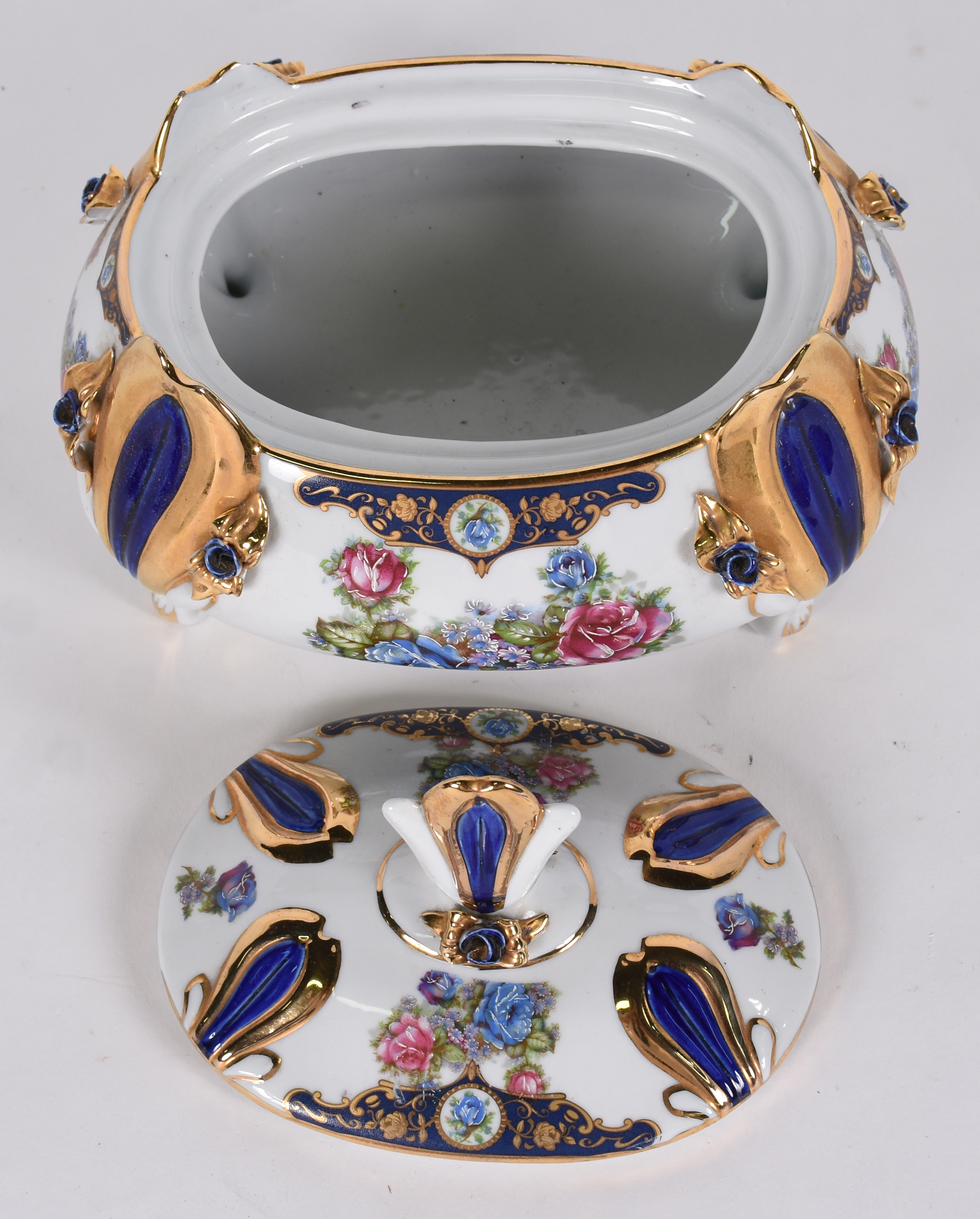 Bomboniere de porcelana Portuguesa Myrtus ( pequeno lascado) - foto 3 de 5