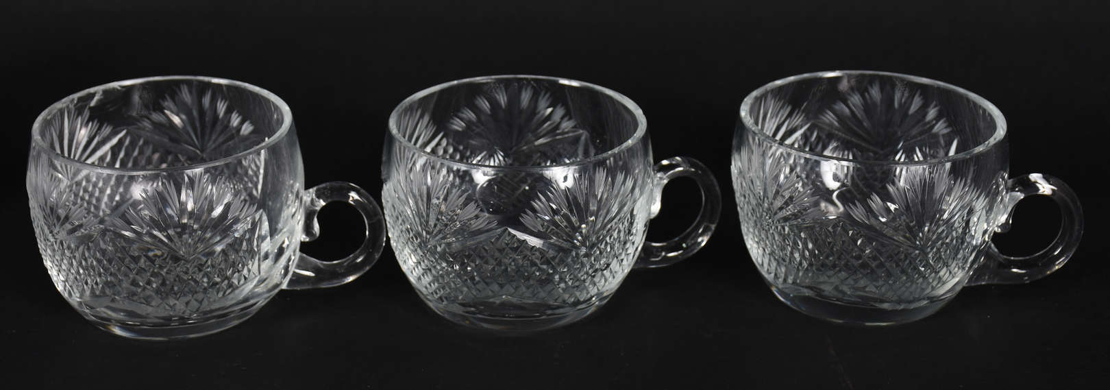 Grande bowl com tampa e 12 canecas de cristal lapidado para salada de... - foto 4 de 5