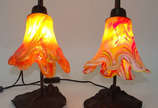 Ravagnani (1962),  - Par de luminárias com base de metal e cúpula em vidro colorido.