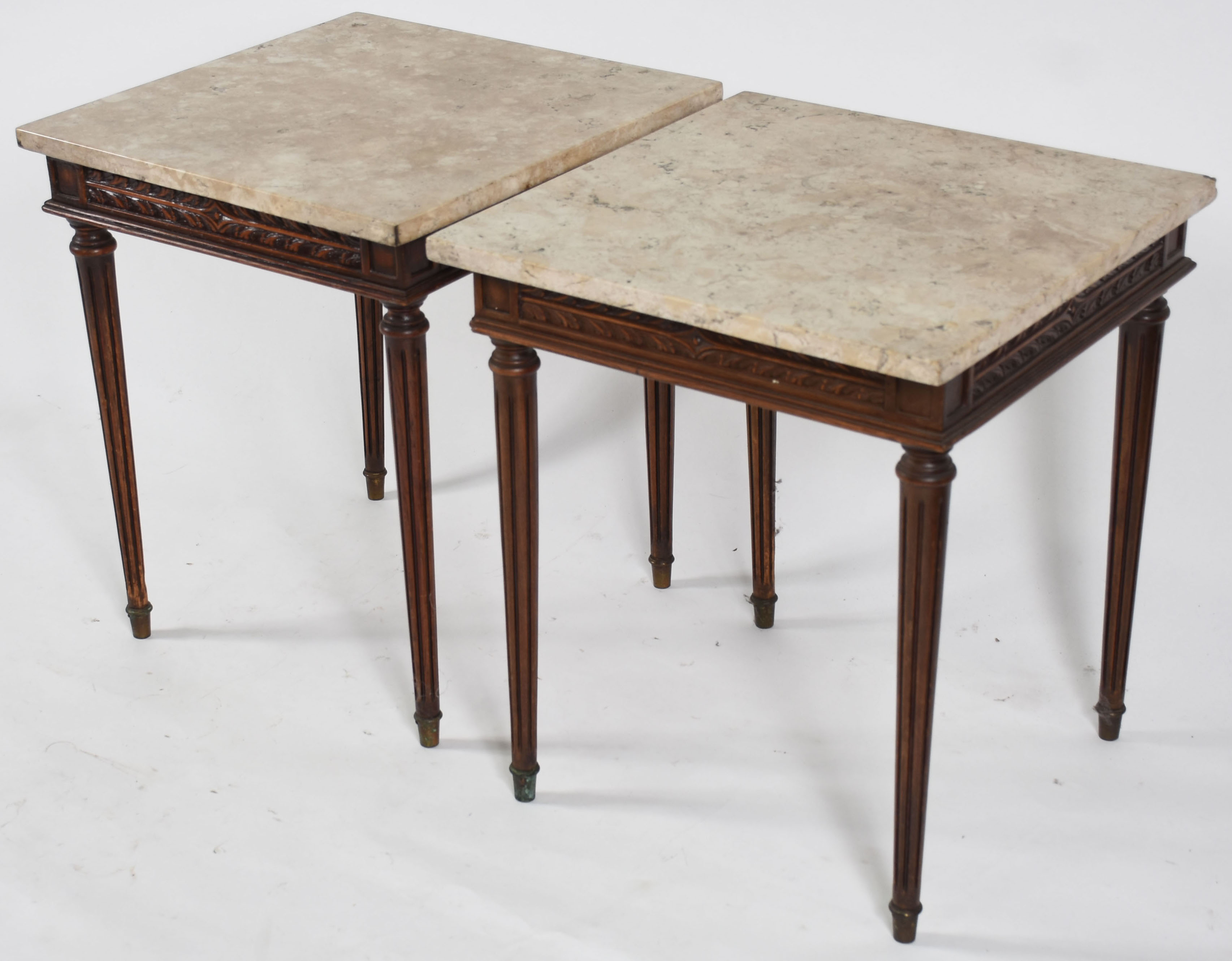 Conjunto de mesa de centro ( tampo quebrado) e par de mesa laterais . - foto 2 de 5