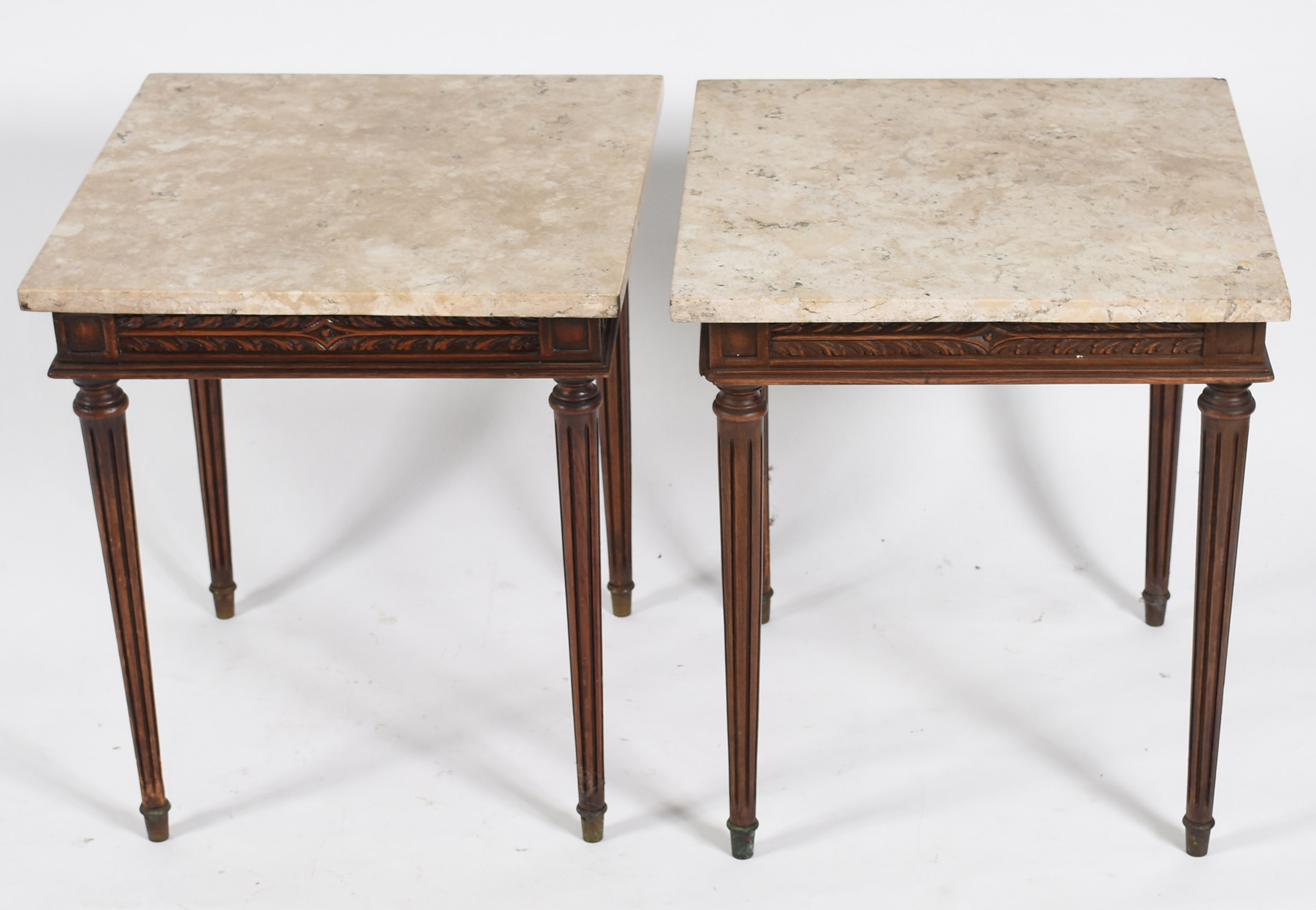 Conjunto de mesa de centro ( tampo quebrado) e par de mesa laterais . - foto 3 de 5