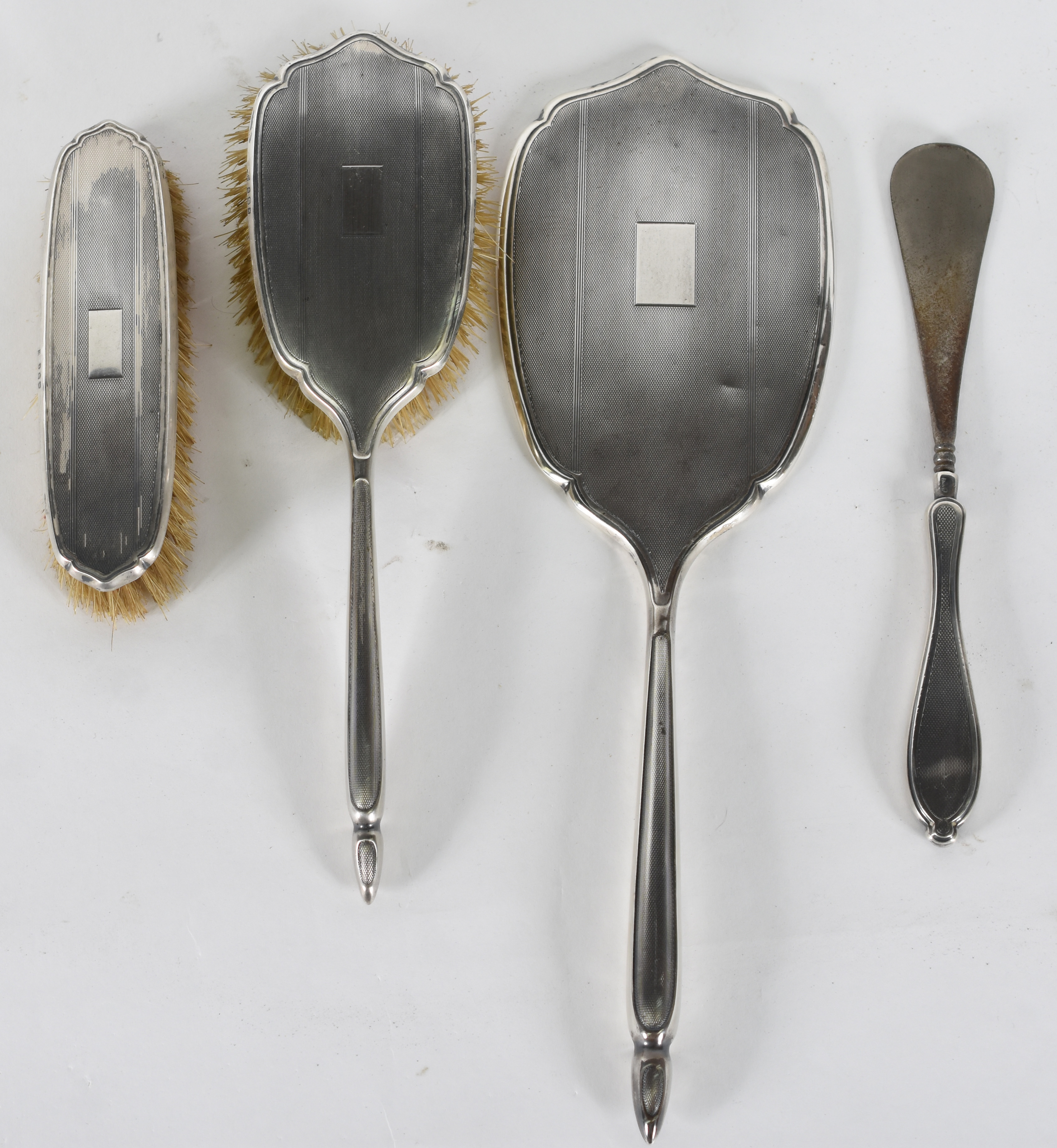 Conjunto 4 peças de prata Inglesa , 2 escovas , 1 calcadeira e... - foto 2 de 6
