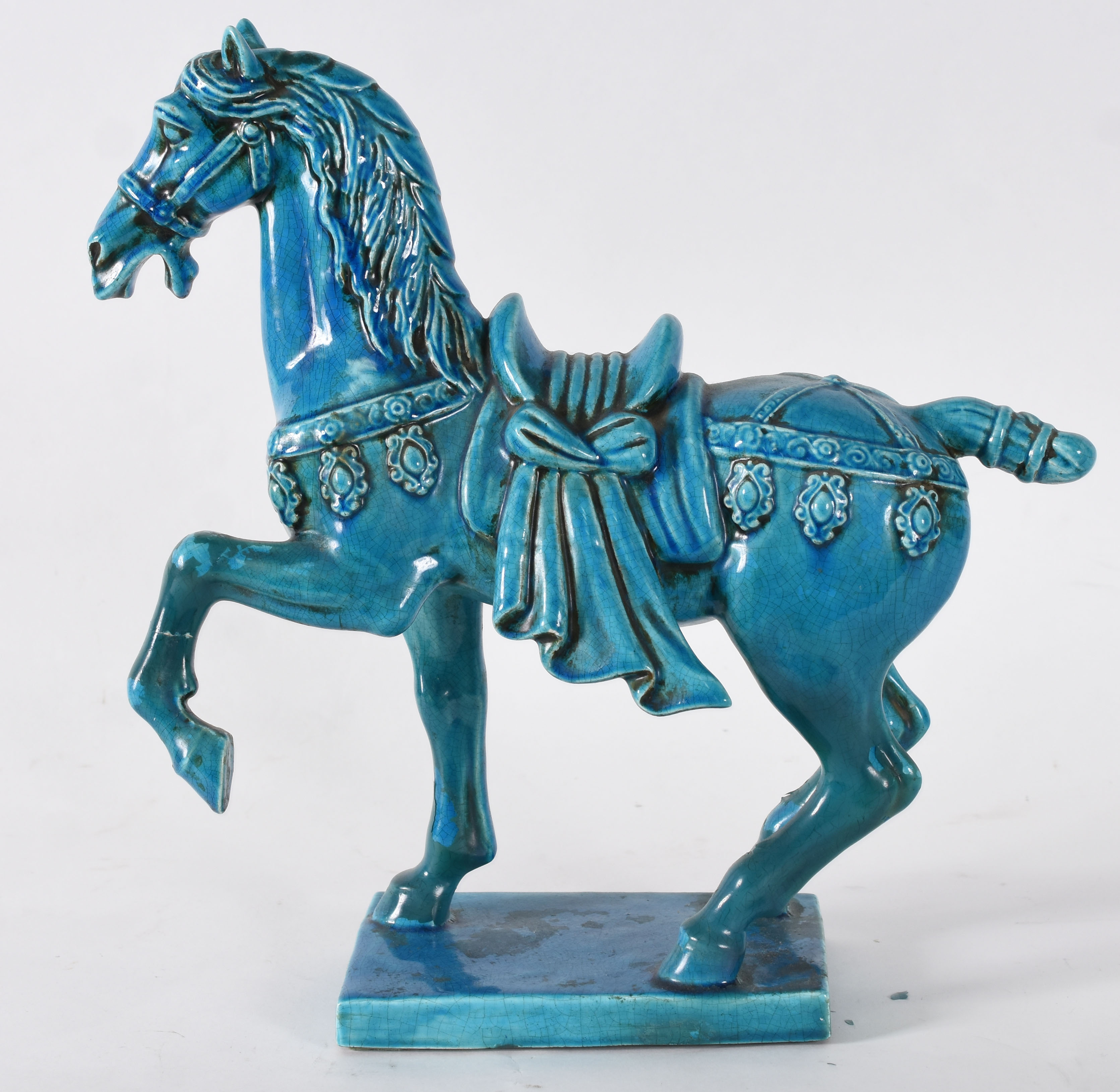 Estatueta de porcelana representando cavalo Bleu de Chine .( restauro... - foto 1 de 5