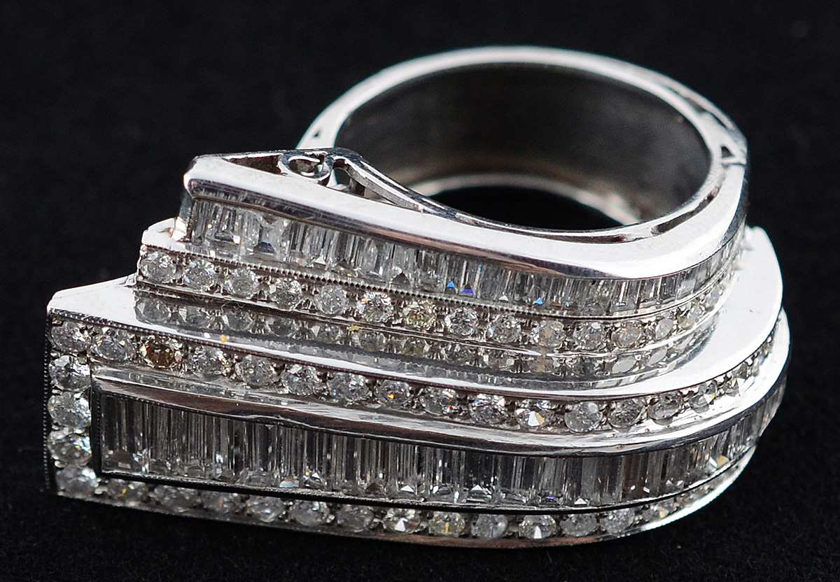 Anel de platina, com aprox. 5.0 ct de brilhantes lapidação baguetes e... - foto 3 de 4