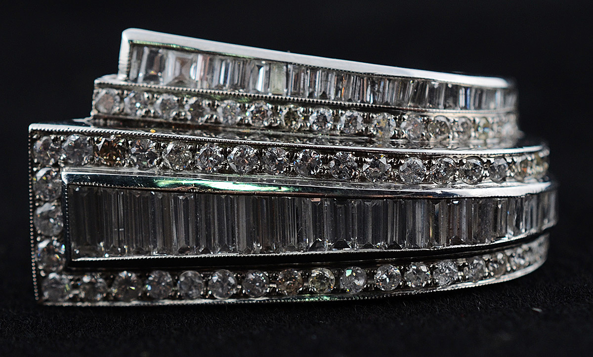 Anel de platina, com aprox. 5.0 ct de brilhantes lapidação baguetes e... - foto 4 de 4