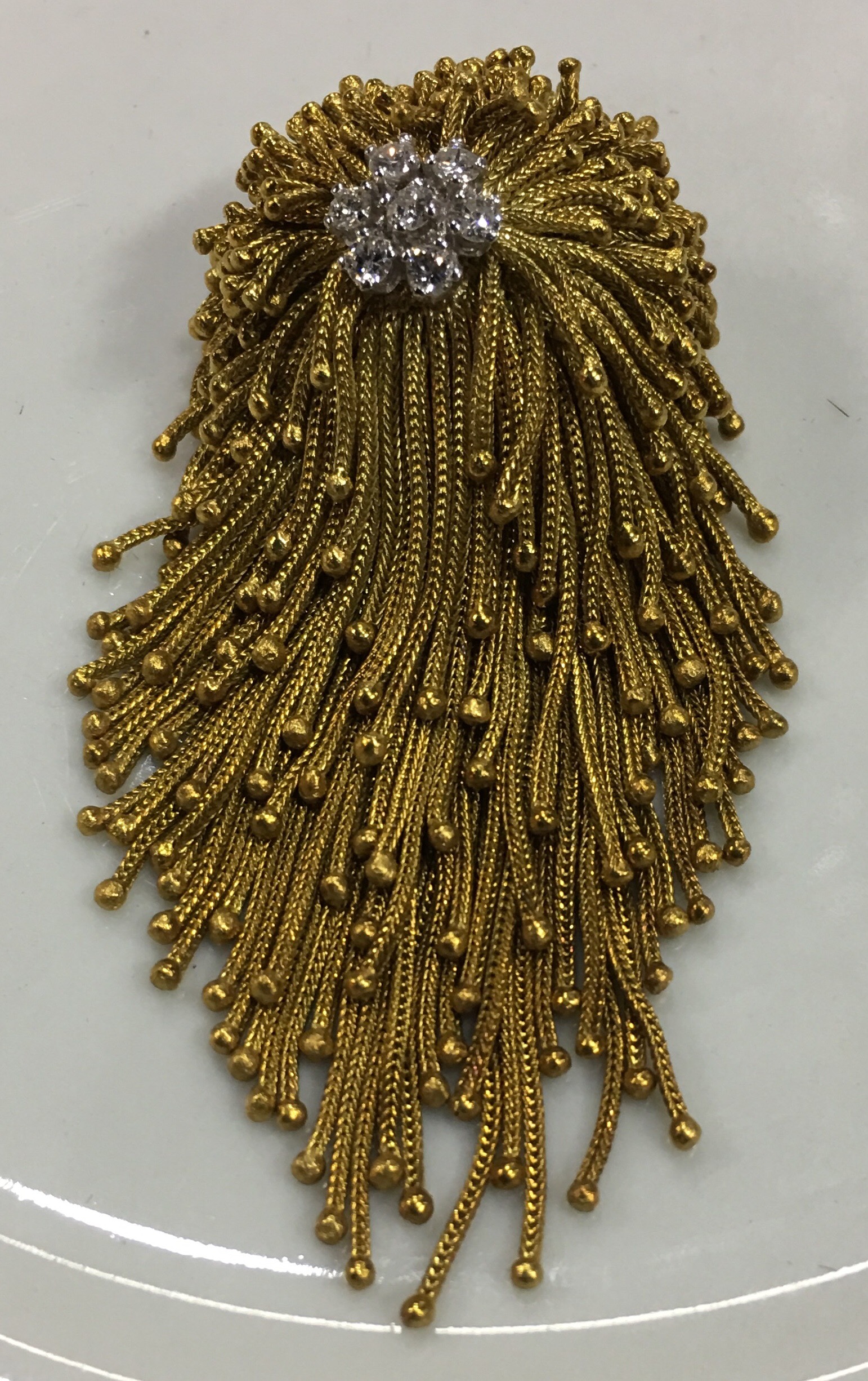 Broche de ouro 18 k com detalhe em ouro branco e 7 diamantes de... - foto 1 de 3