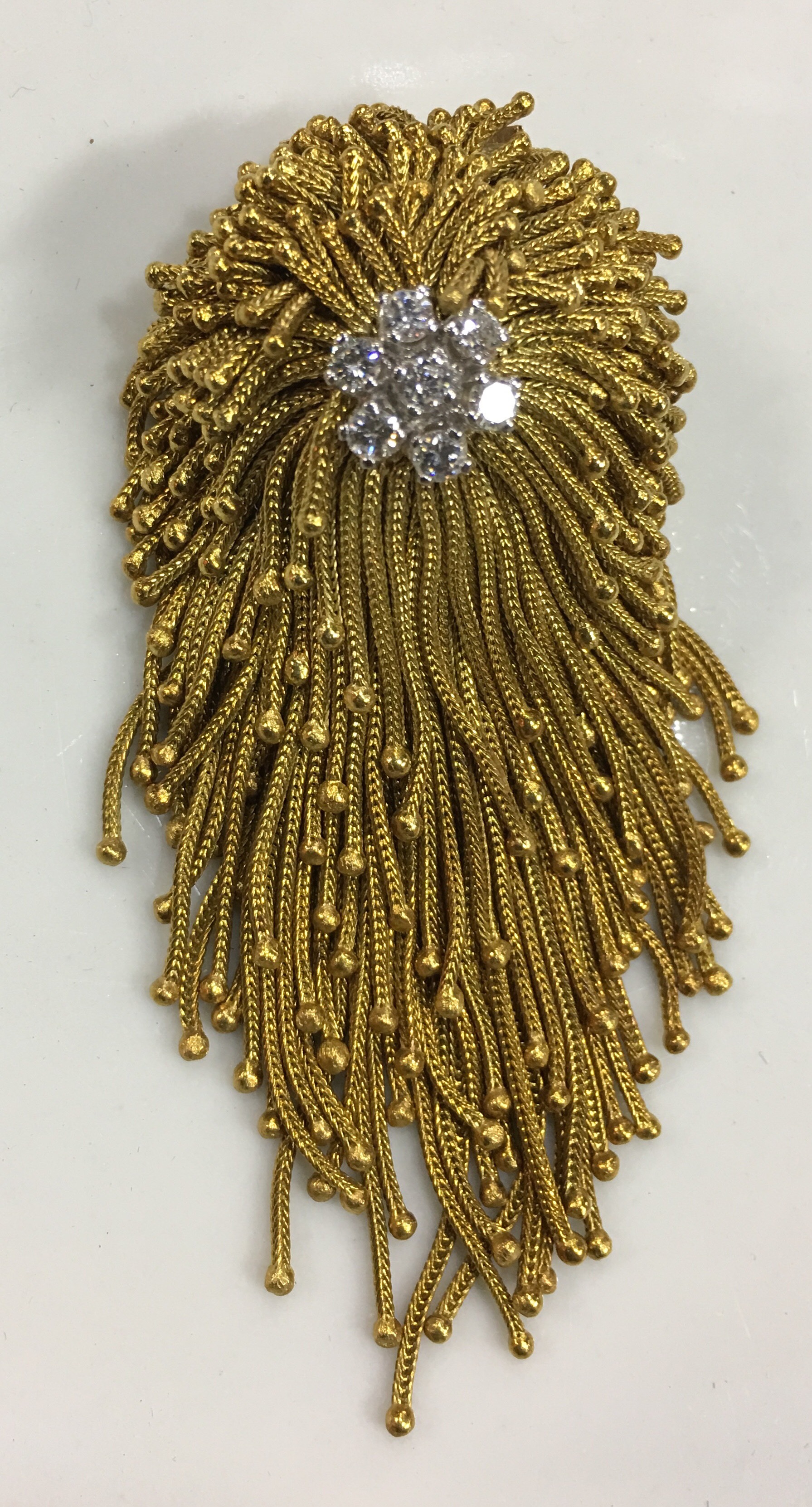 Broche de ouro 18 k com detalhe em ouro branco e 7 diamantes de... - foto 2 de 3