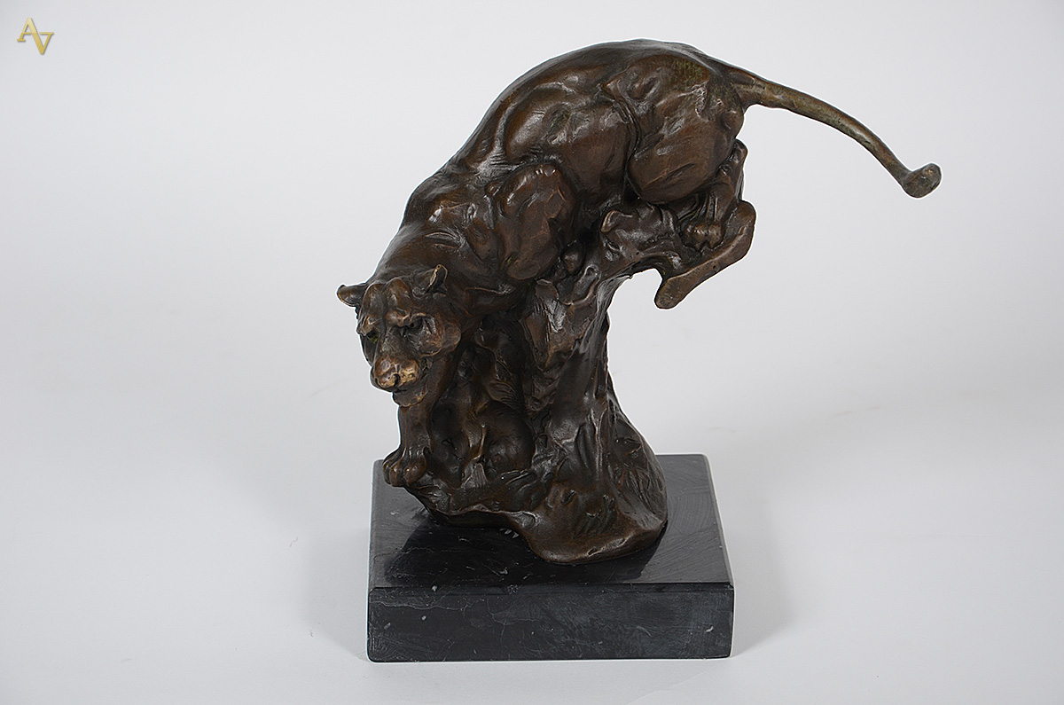 MILO - Escultura de bronze em forma de leopardo com base de mármore... - foto 1 de 3