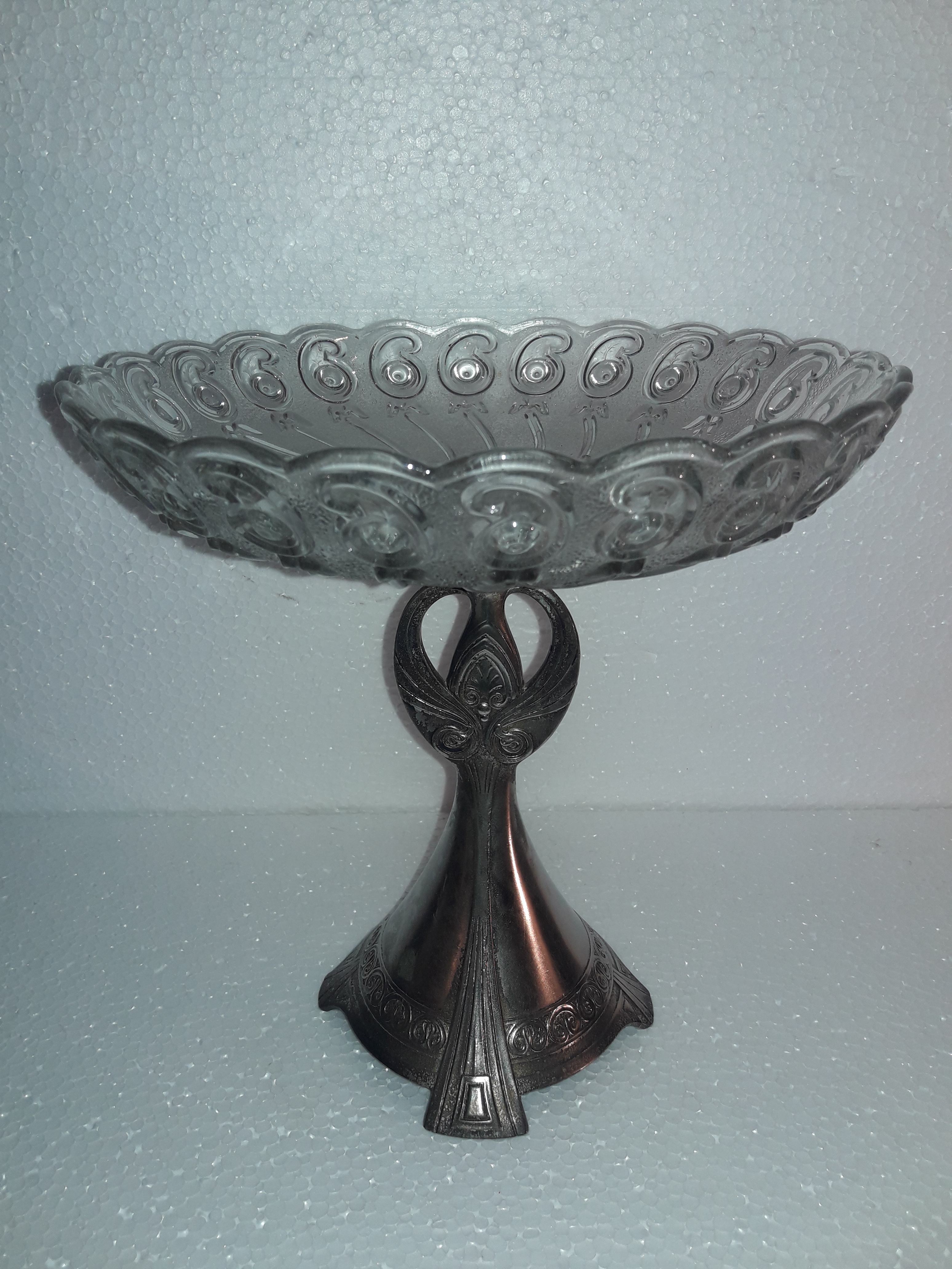 Fruteira “corbeille” – Montagem em “silver plate” alemão WMF com... - foto 1 de 3