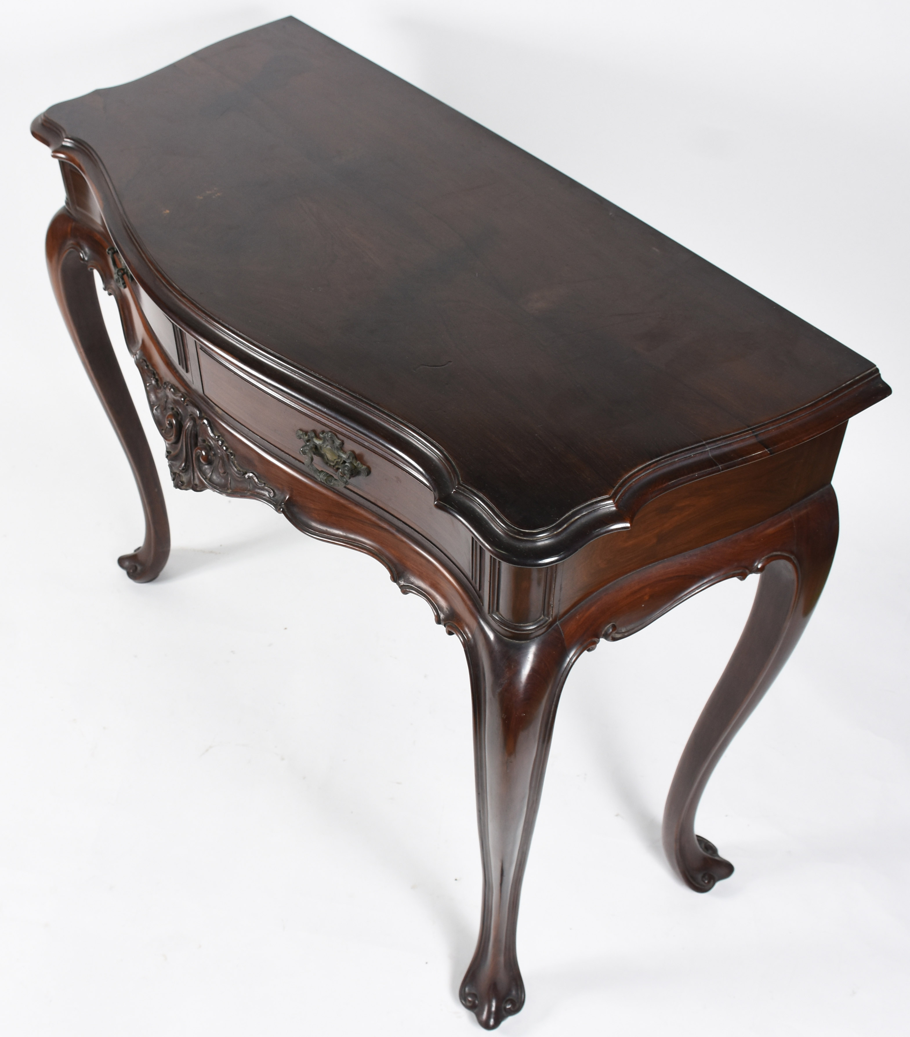 Belíssimo conjunto de Mesa de encostar de jacarandá com duas gavetas... - foto 3 de 9