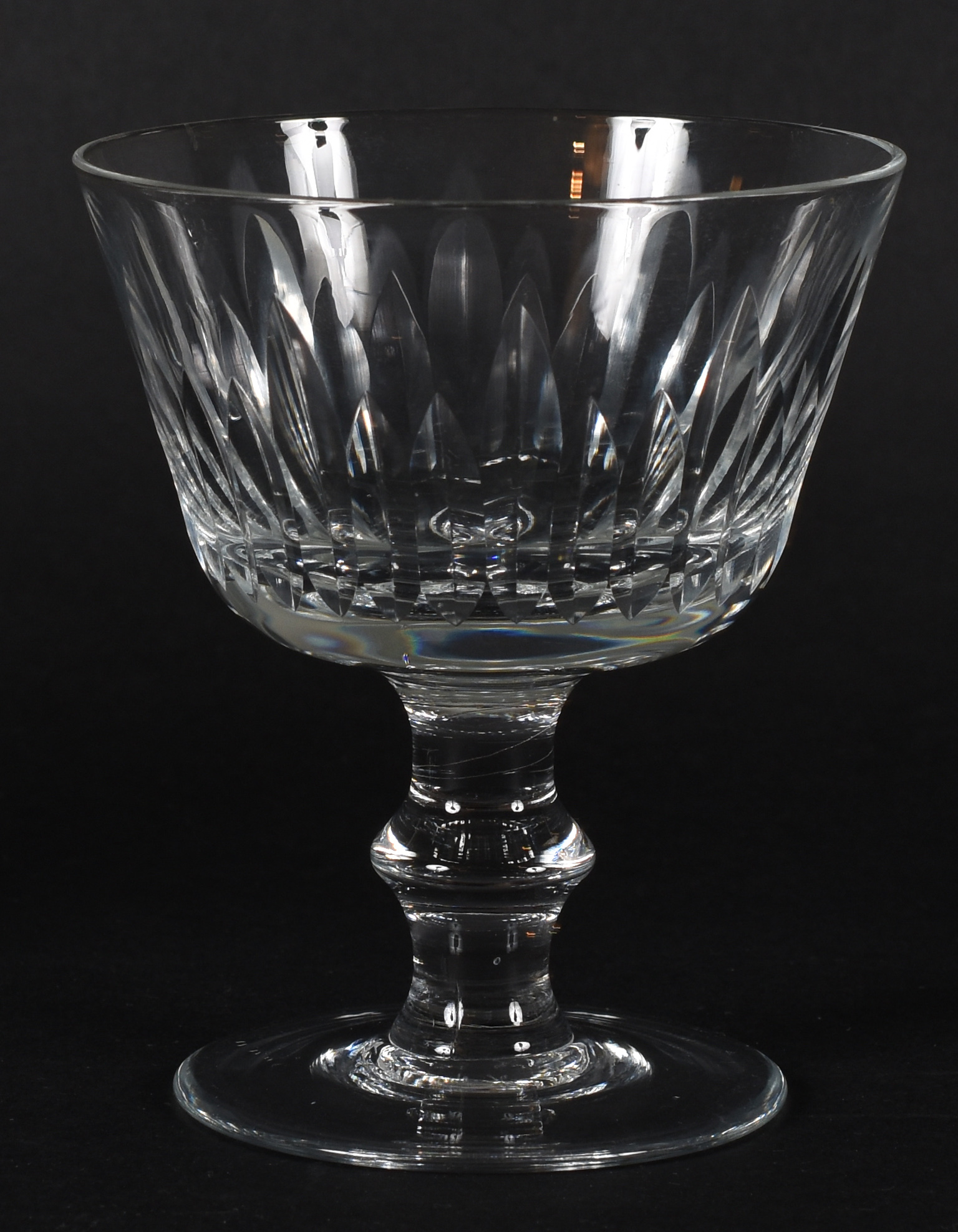 Conjunto de taças – Demi cristal europeu com trabalho prensado . - foto 2 de 4