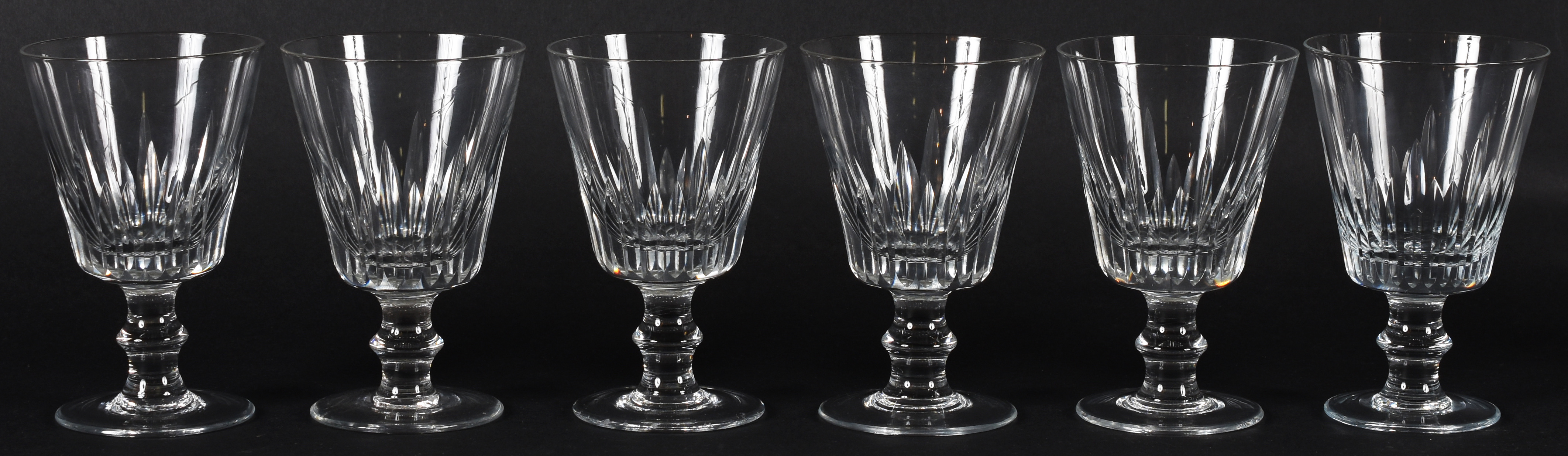 Conjunto de taças – Demi cristal europeu com trabalho prensado . - foto 4 de 4