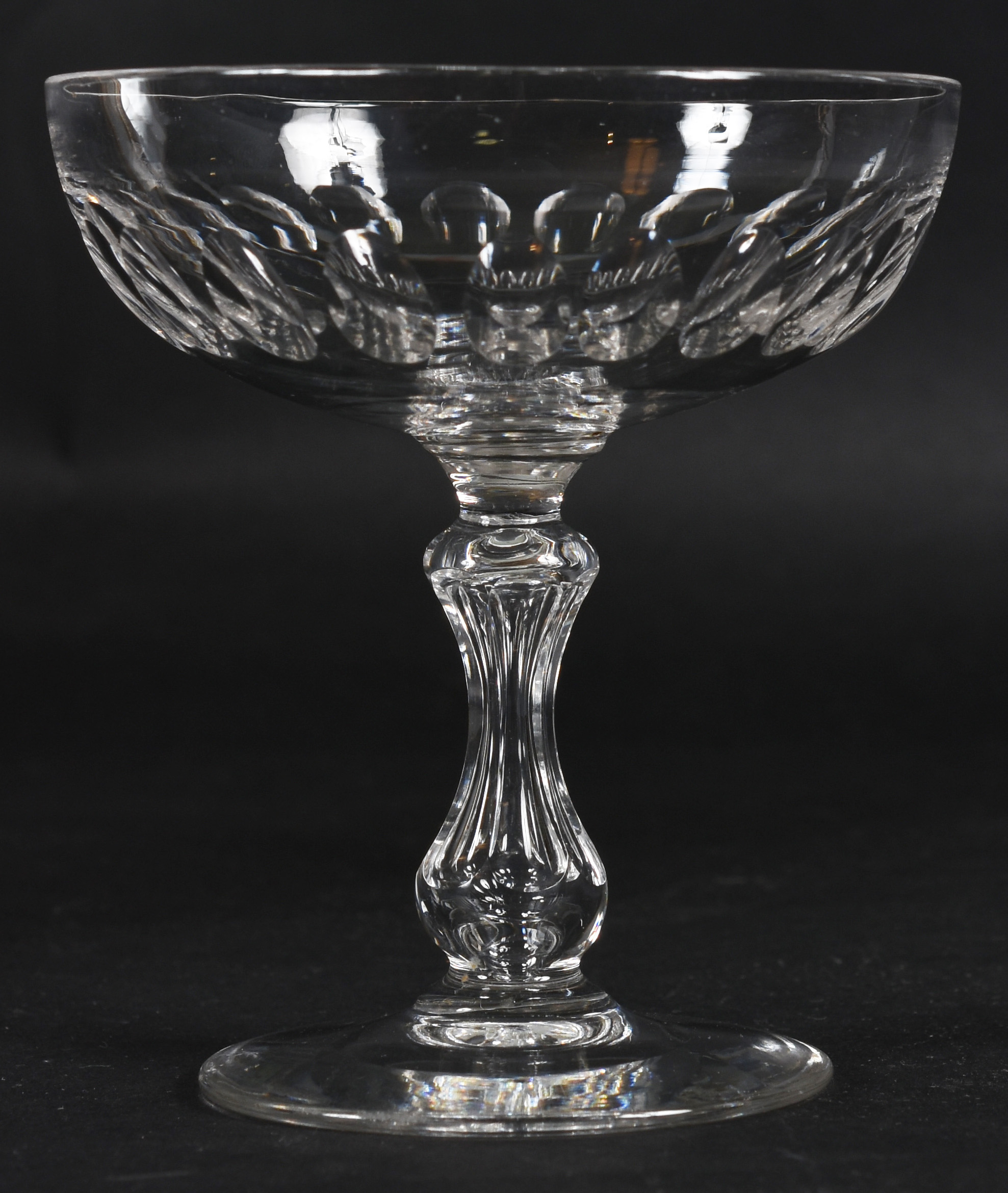 Conjunto de taças – Demi cristal europeu com trabalho prensado... - foto 2 de 3