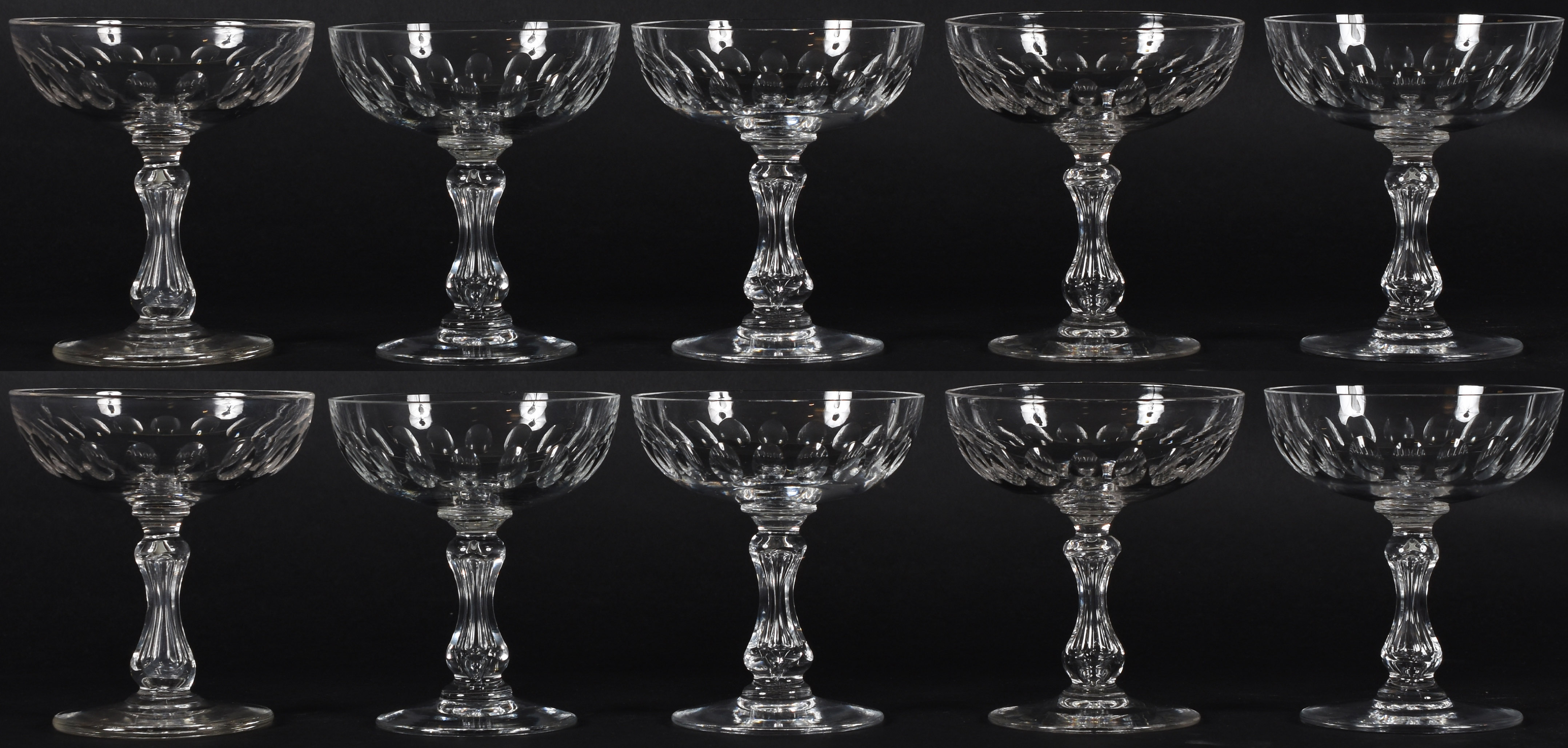 Conjunto de taças – Demi cristal europeu com trabalho prensado... - foto 3 de 3