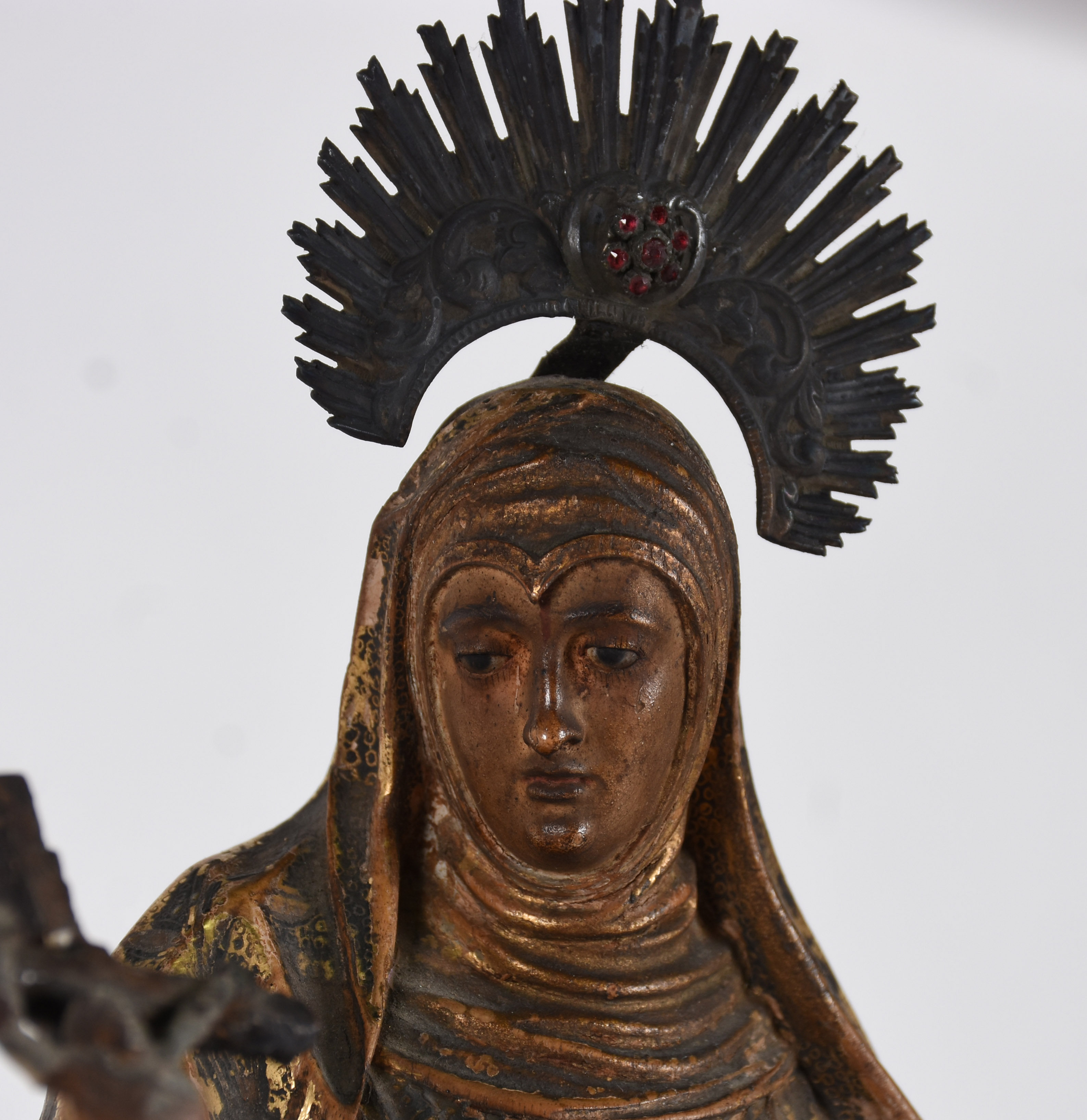 Belíssima Imagem de madeira ricamente trabalhada em dourado... - foto 3 de 7
