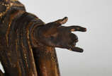 Belíssima Imagem de madeira ricamente trabalhad... - Belíssima Imagem de madeira ricamente trabalhada em dourado, representando Santa com crucifixo na mão direita, sobre pedestal. Acompanha resplen...