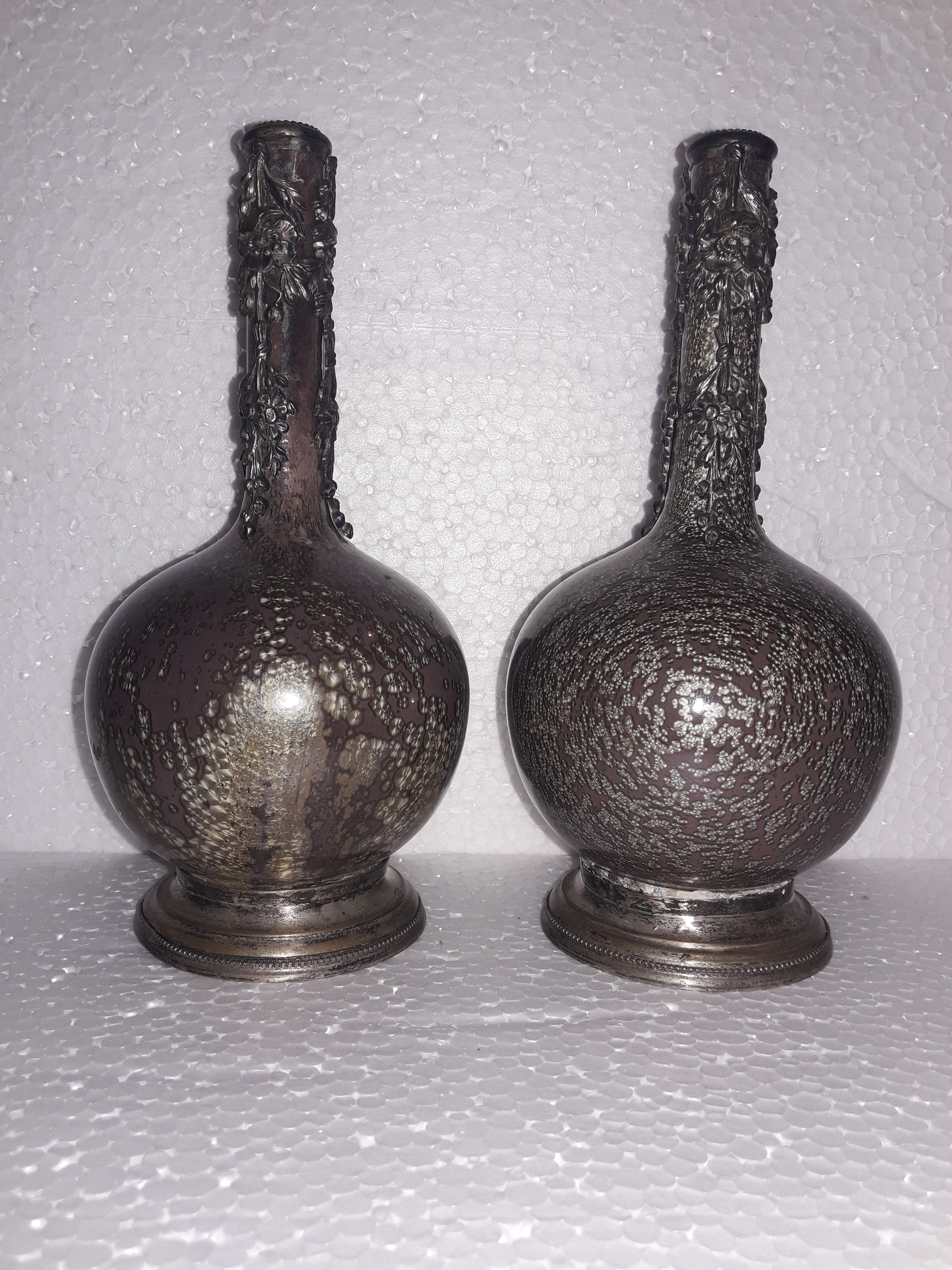 Par de vasinhos – Vidro de Murano – Decoração em tom escuro com... - foto 1 de 2