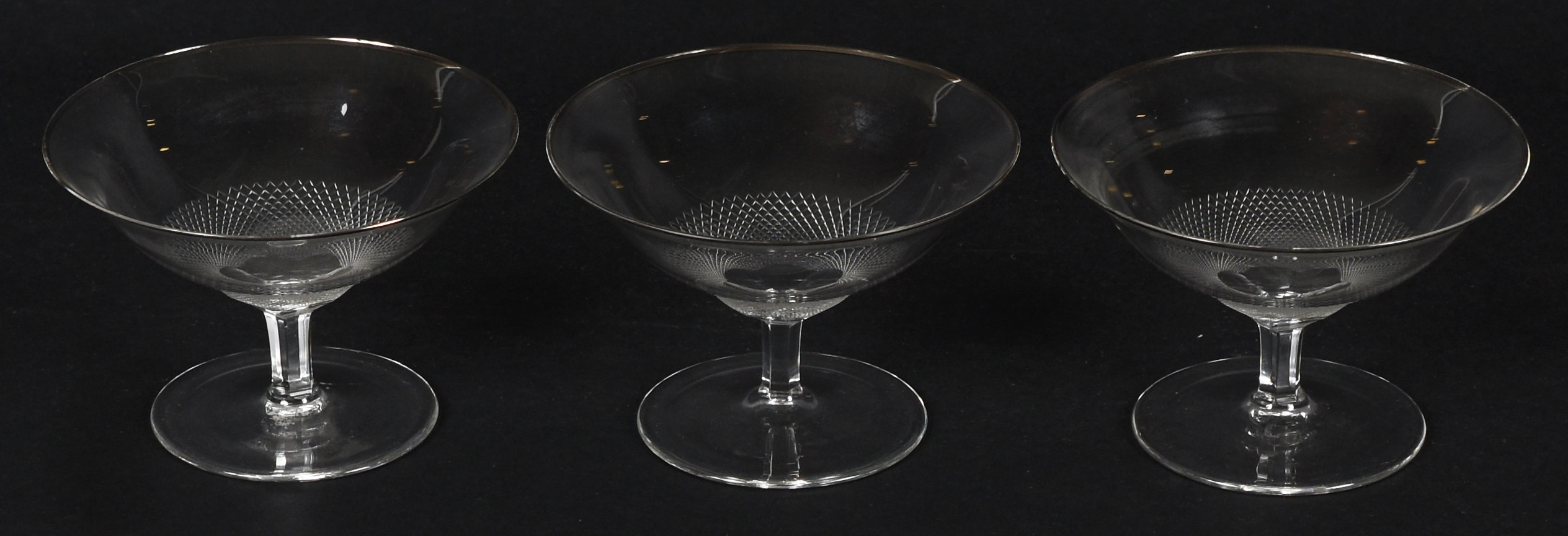 Serviço de mesa – Cristal francês – Decoração com friso prata na... - foto 2 de 2