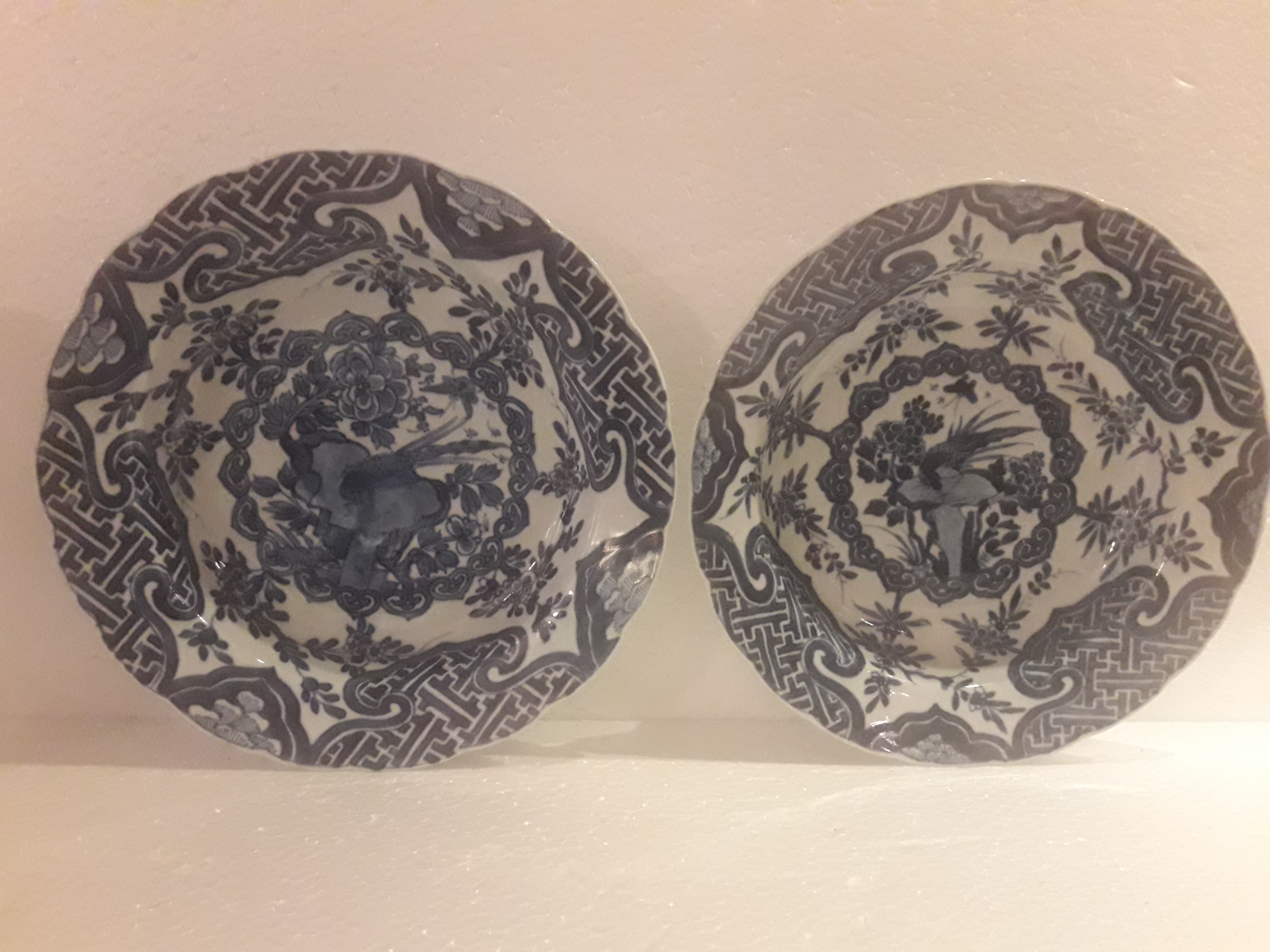 Dinastia Ming – Par de pratos – Porcelana chinesa – Decoração azul... - foto 1 de 2