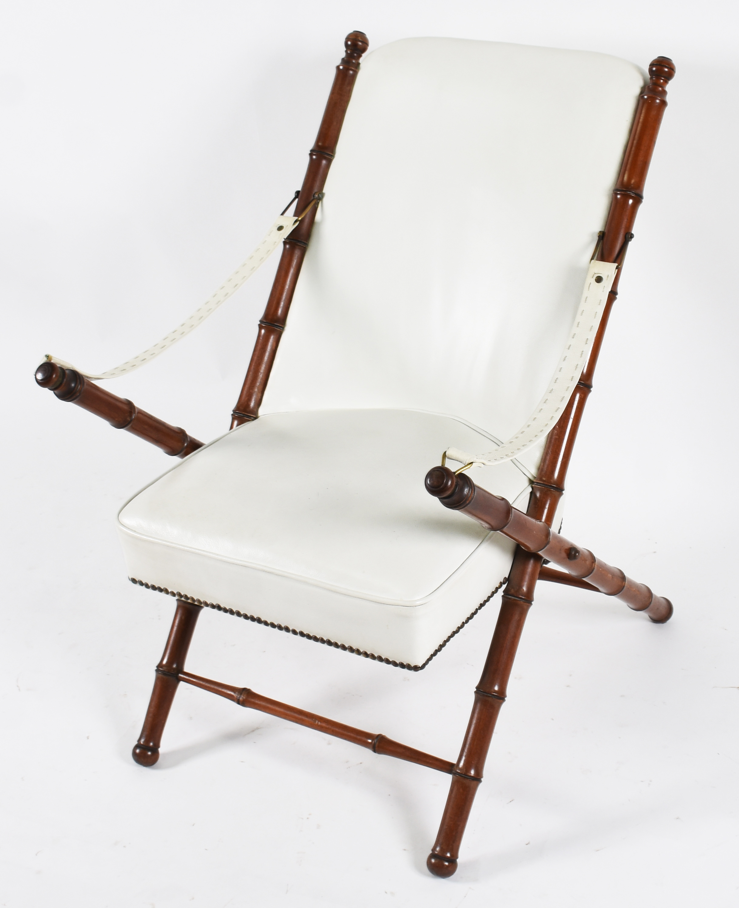 Elegante Cadeira de madeira nobre articulada, estofada e forrada de... - foto 3 de 5