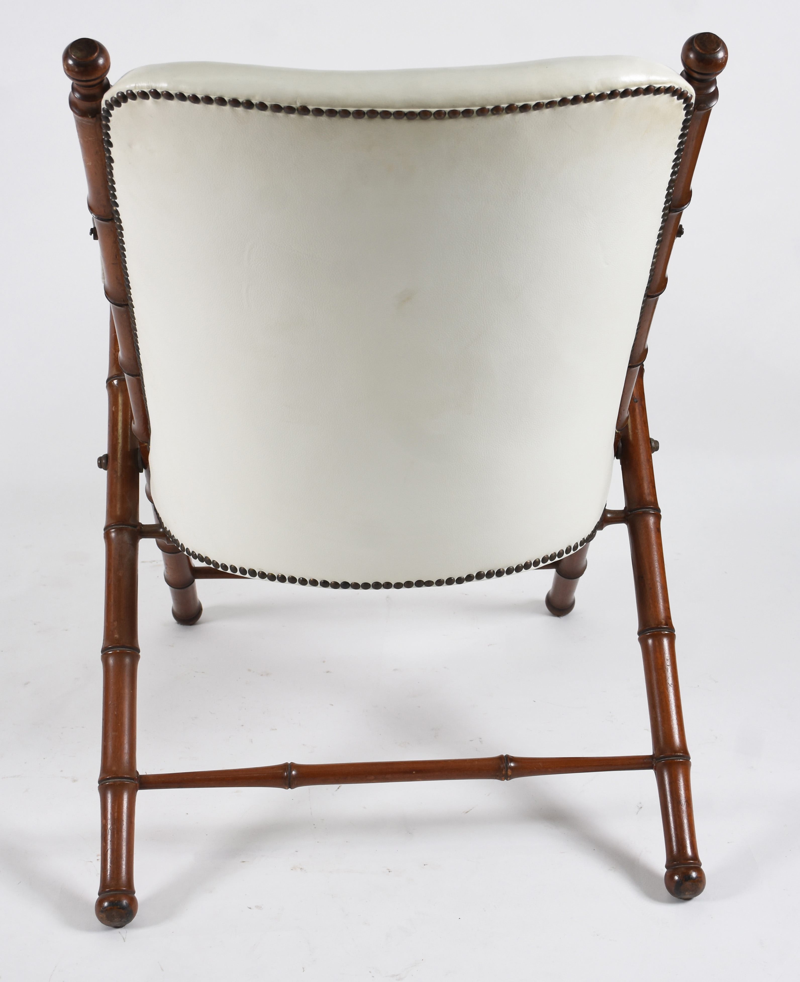 Elegante Cadeira de madeira nobre articulada, estofada e forrada de... - foto 5 de 5