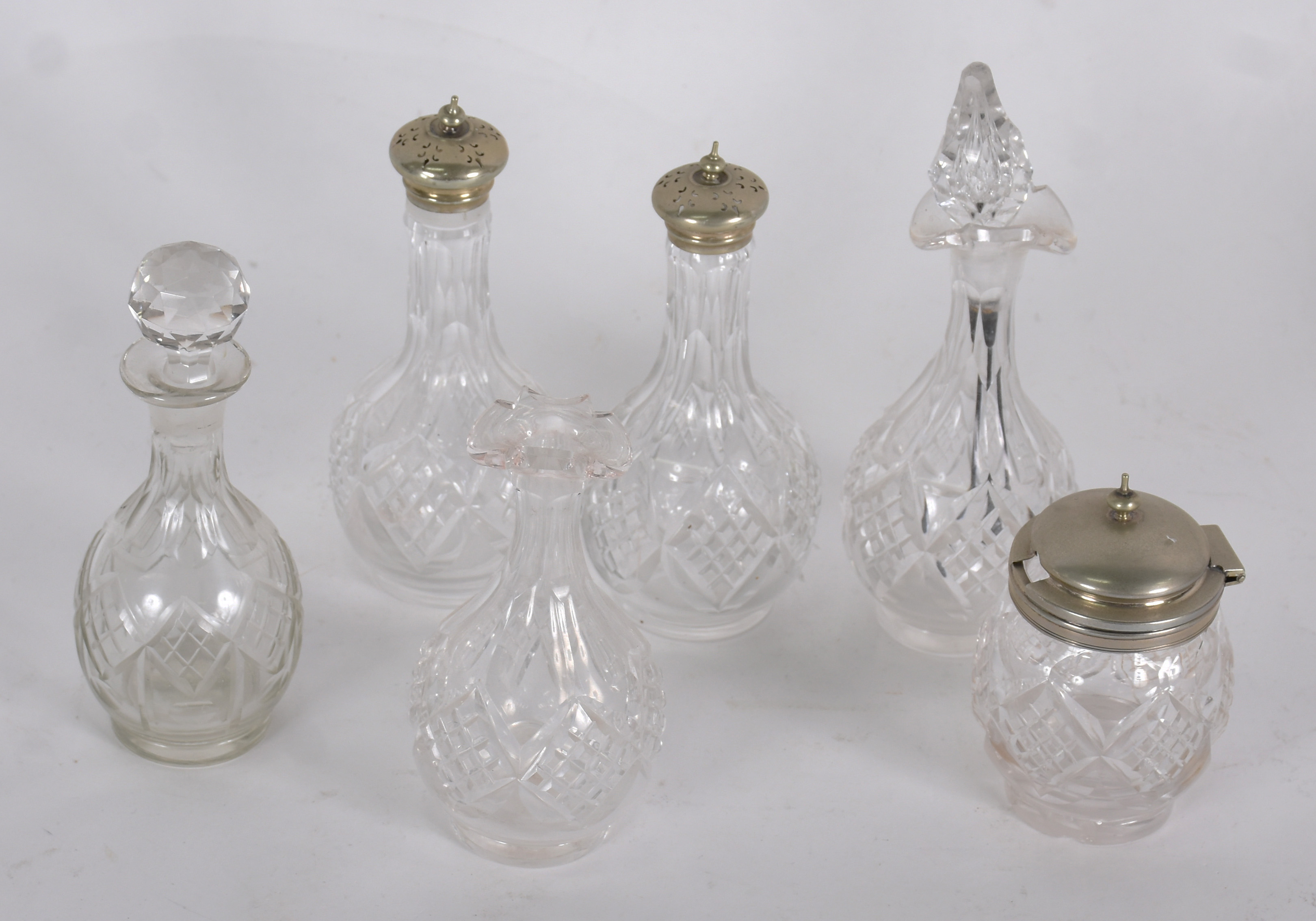 Galheteiro de metal ingles com 6 galhetas de cristal lapidado (um... - foto 4 de 7