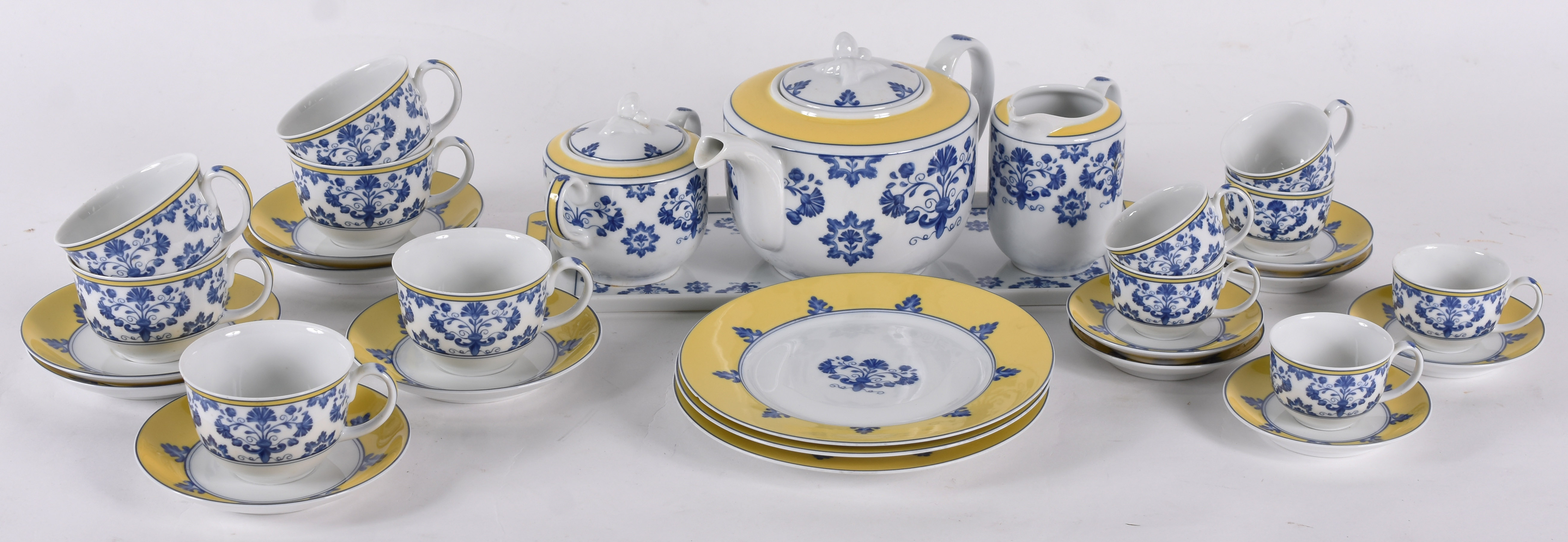 Serviço para chá e café de porcelana portuguesa Vista Alegre composto... - foto 2 de 7