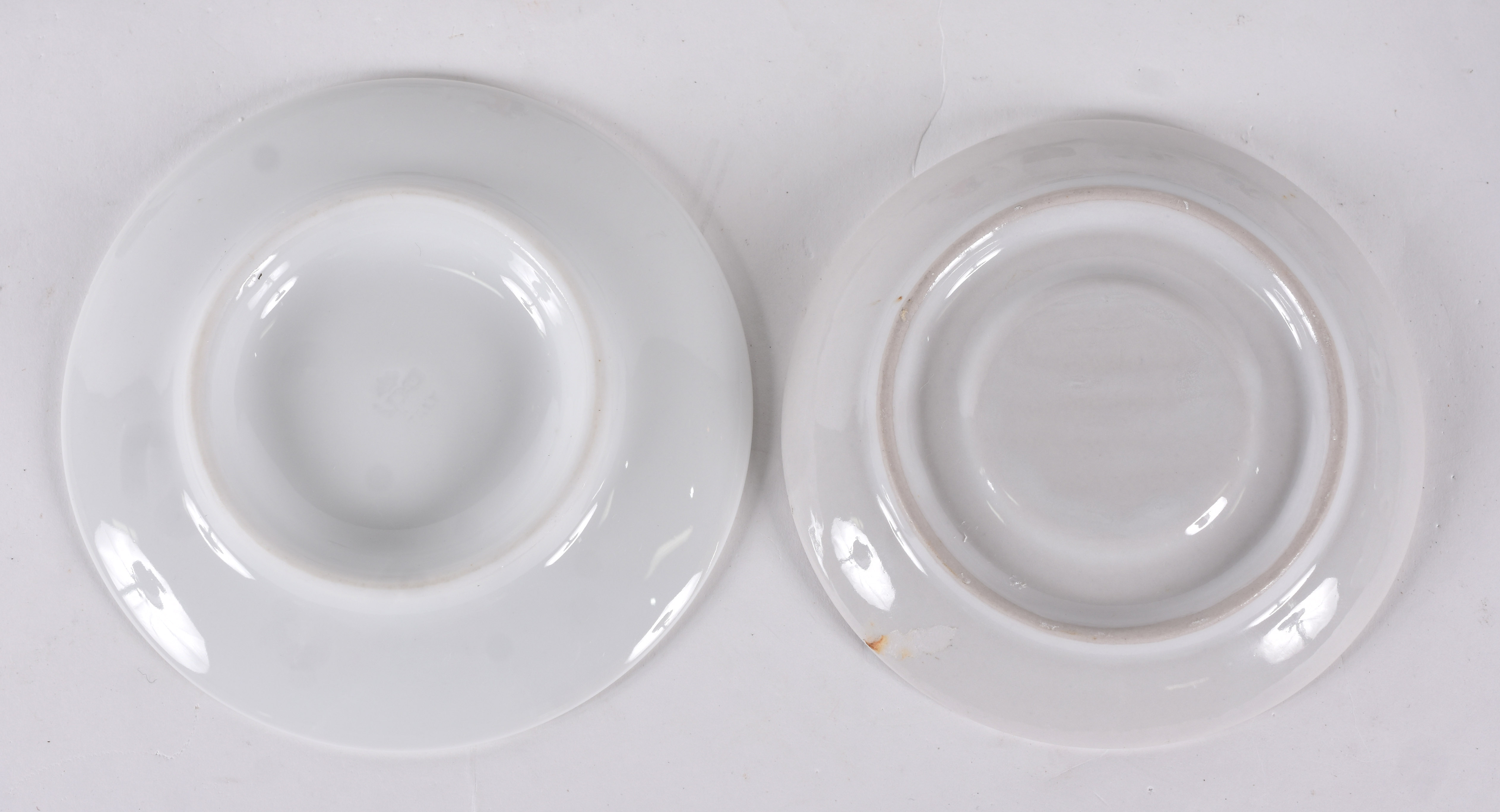 Conjunto com doze xícaras para café com pires , de porcelana italiana... - foto 7 de 7