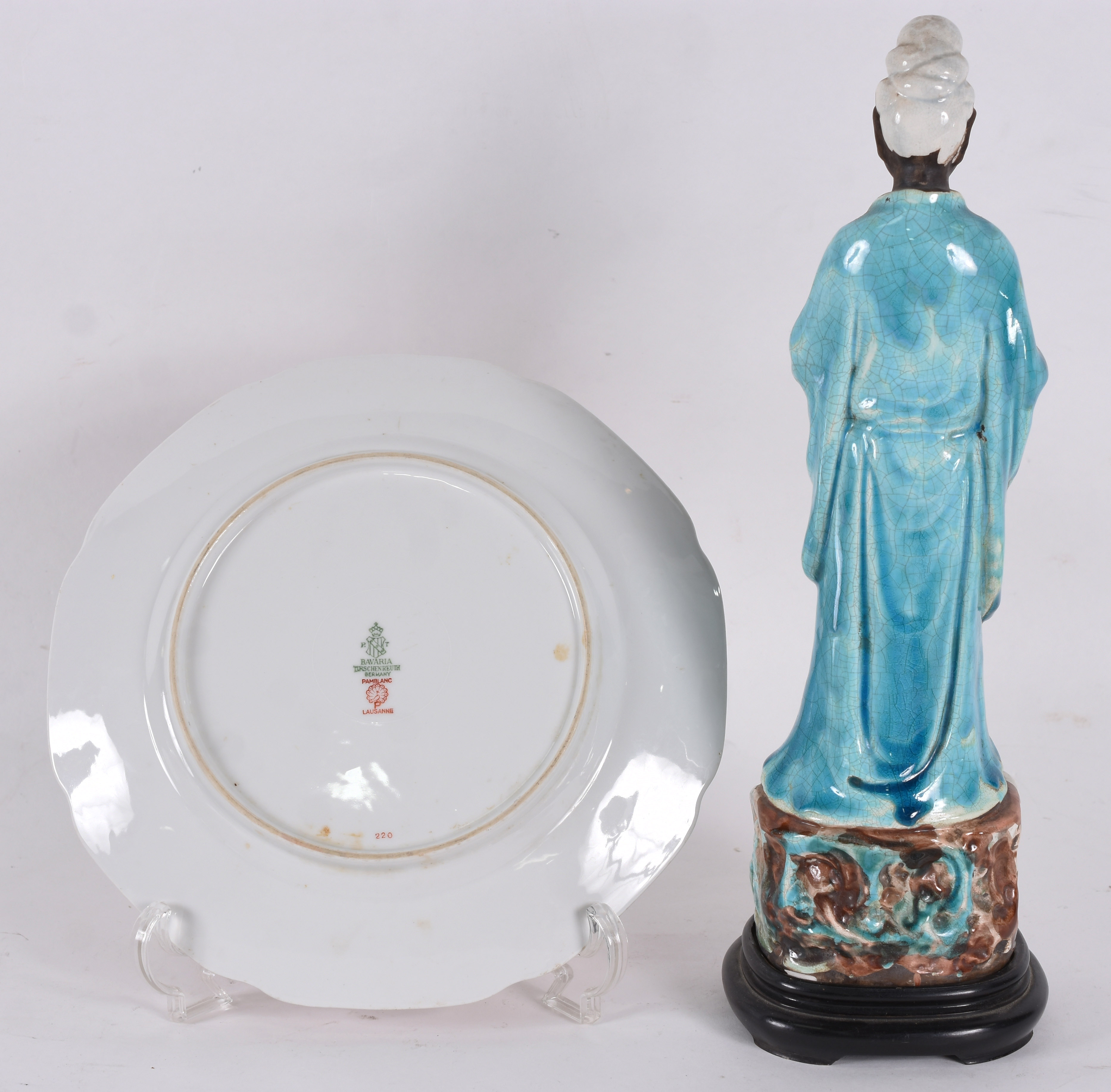 Diversas peças de porcelana, sendo : Deusa tailandesa na cor azul... - foto 5 de 8
