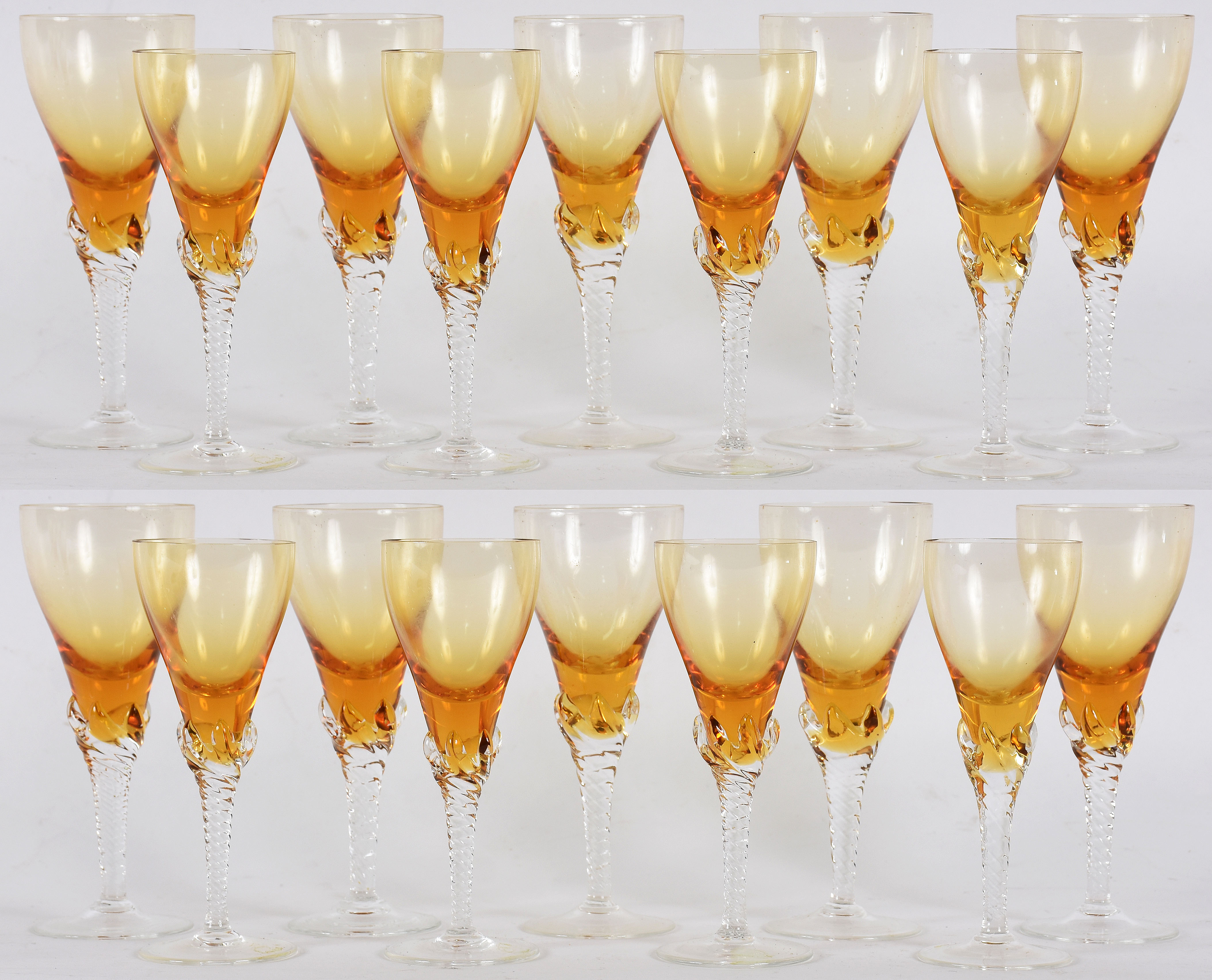 Conjunto com nove taças para vinho branco e dez taças para vinho... - foto 1 de 3