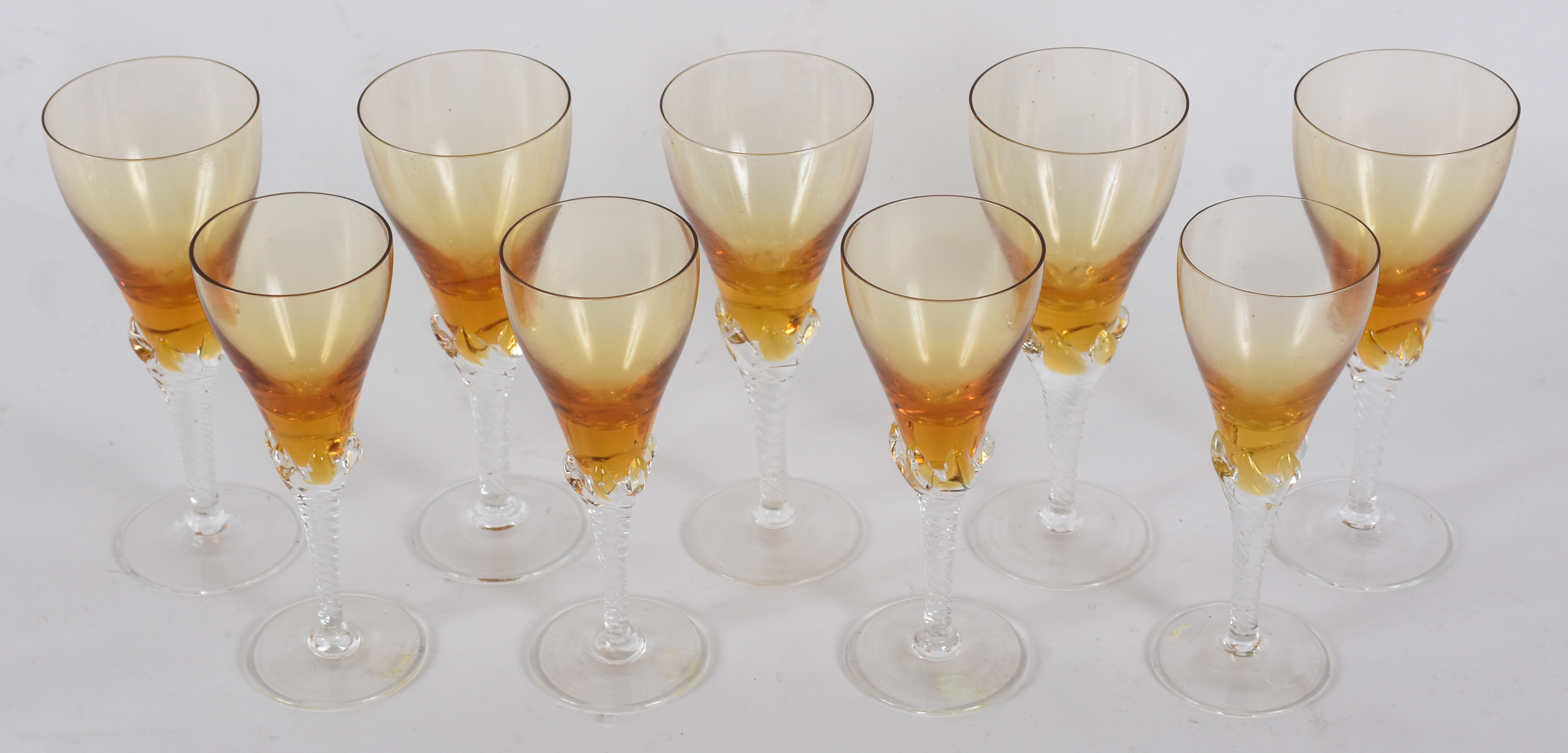 Conjunto com nove taças para vinho branco e dez taças para vinho... - foto 2 de 3