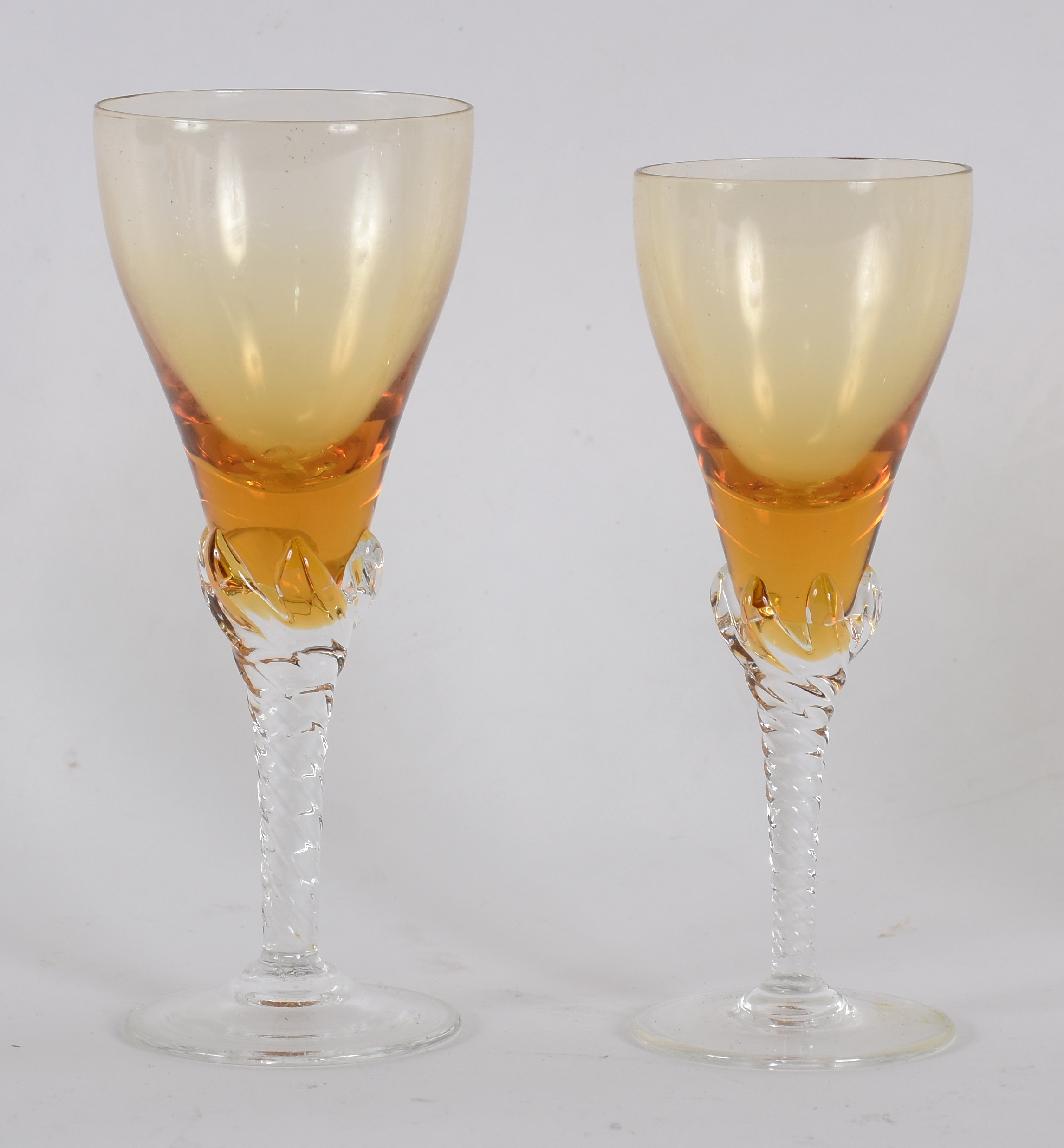 Conjunto com nove taças para vinho branco e dez taças para vinho... - foto 3 de 3